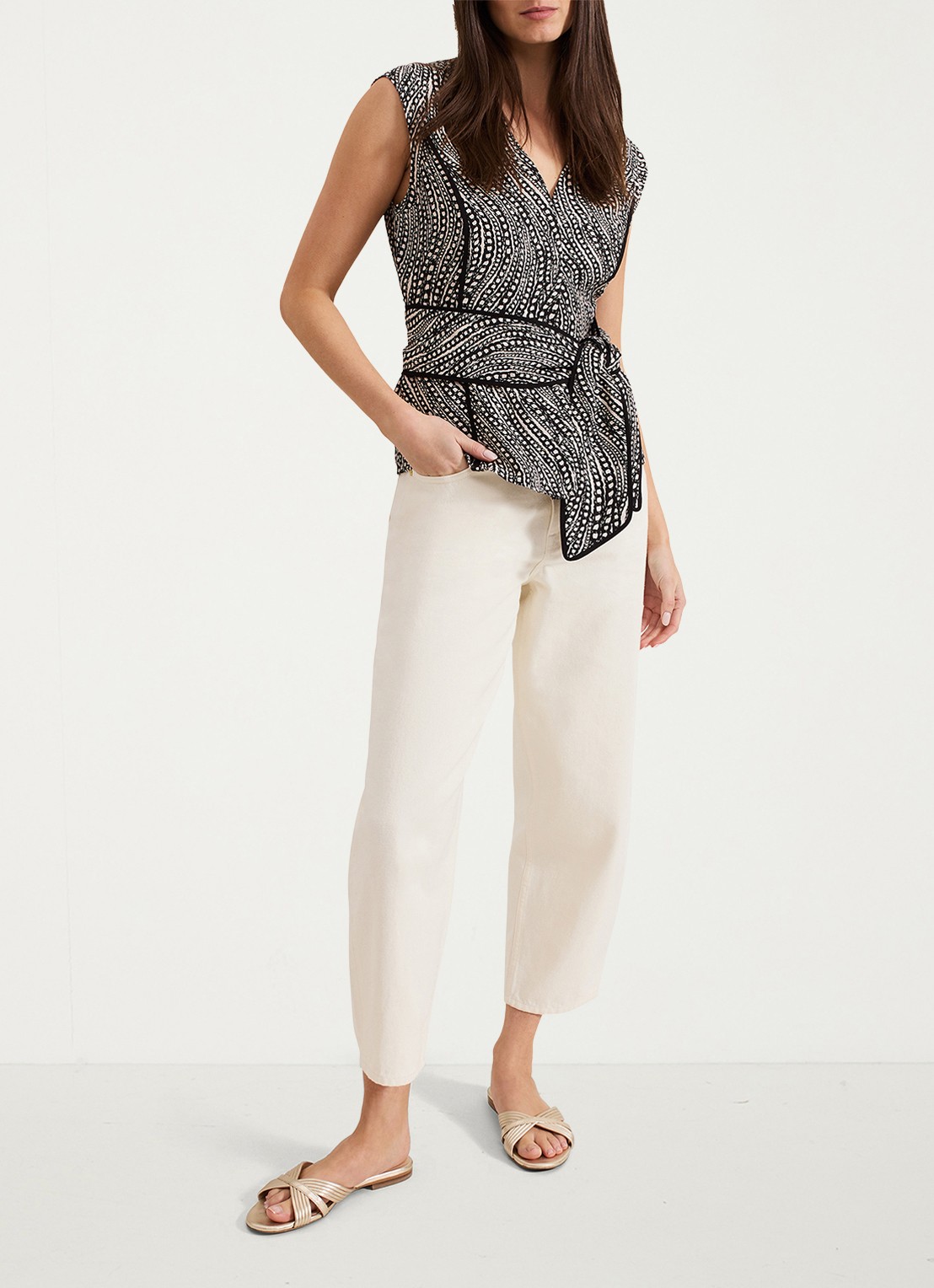 Phase Eight Mariana top met V-hals en strikceintuur - detail 5 zwart