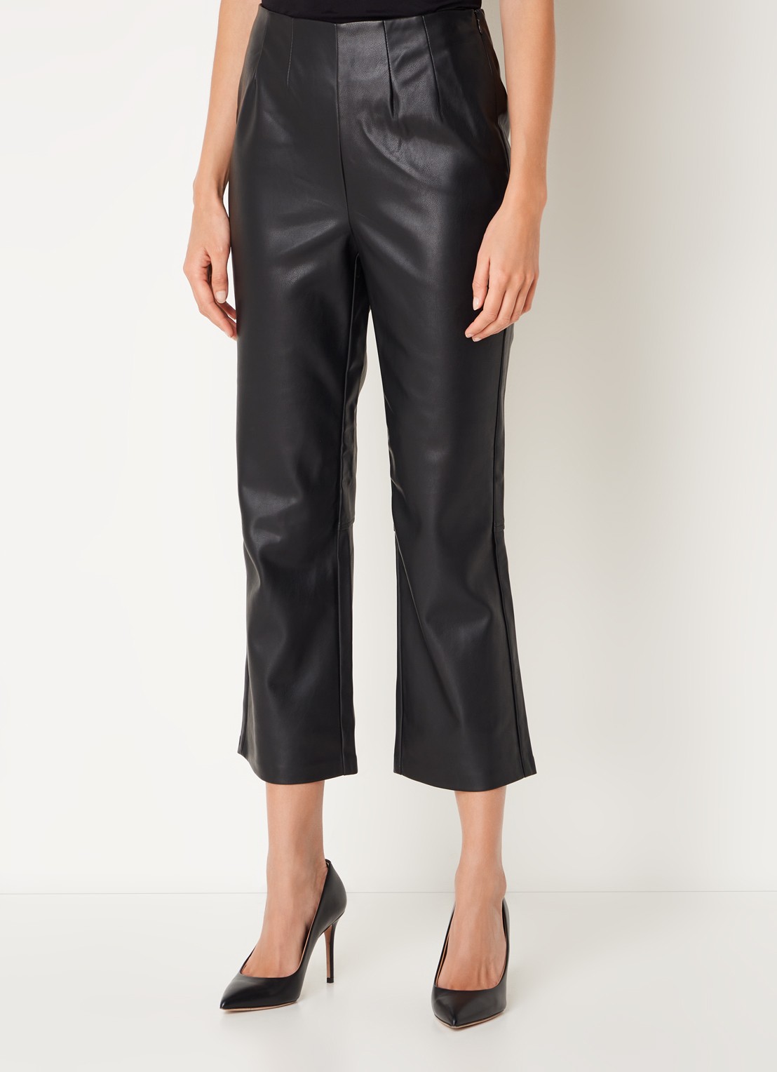 Phase Eight Marielle high waist cropped flared fit broek van imitatieleer - detail 4 zwart