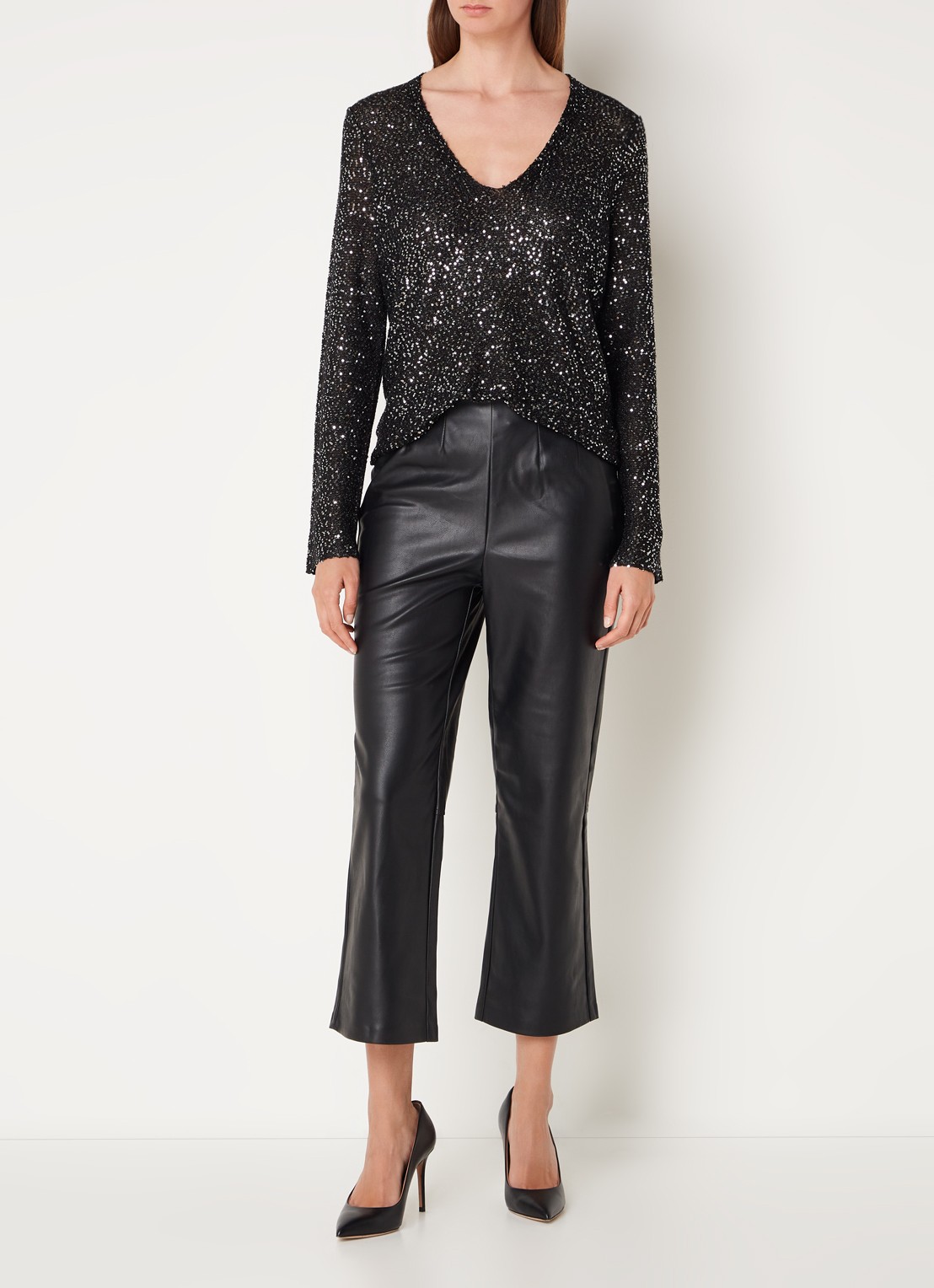 Phase Eight Marielle high waist cropped flared fit broek van imitatieleer - voorkant 3 zwart