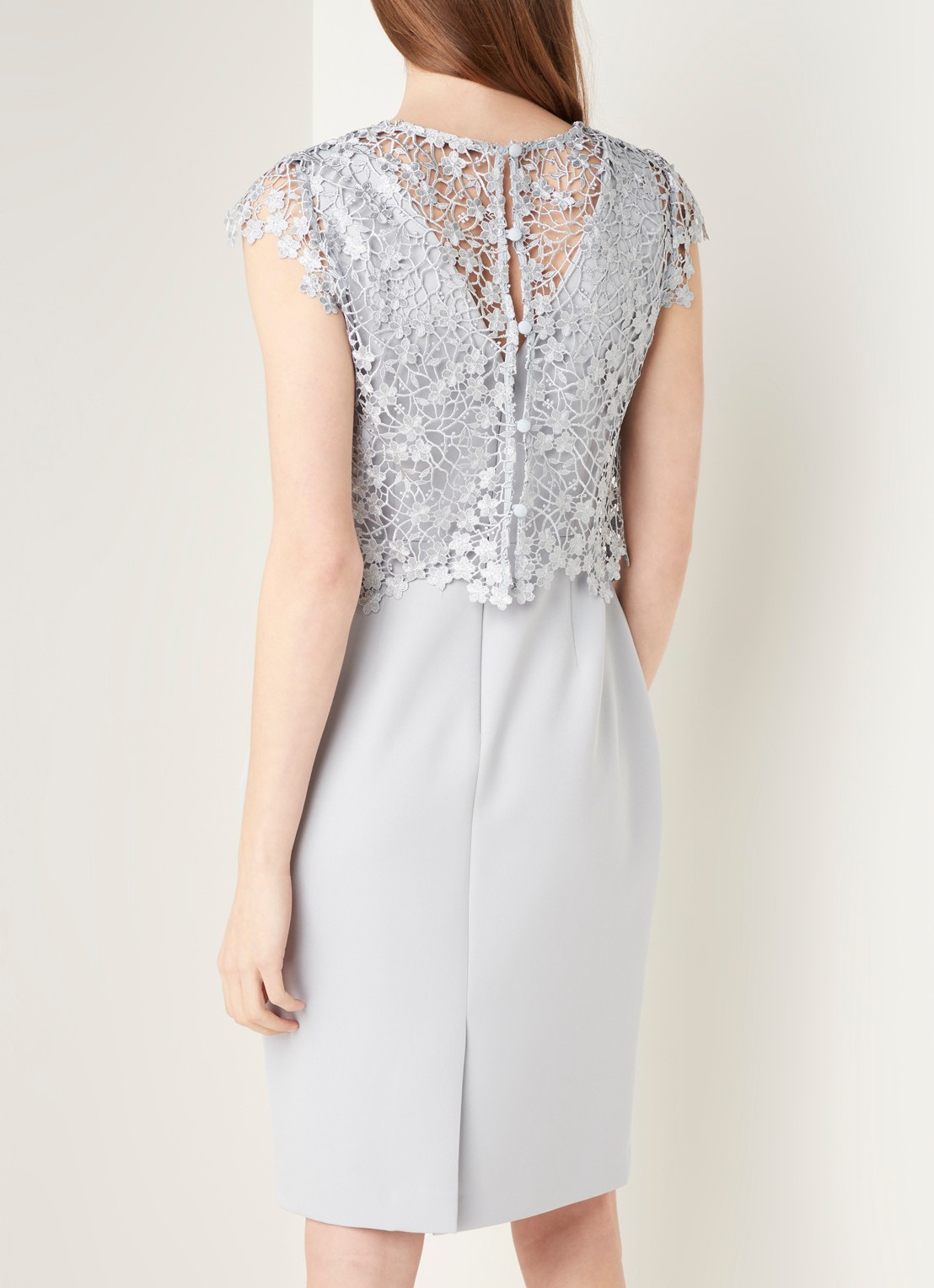 Phase Eight Mariposa midi kokerjurk met overlay van guipure kant - achterkant lichtblauw