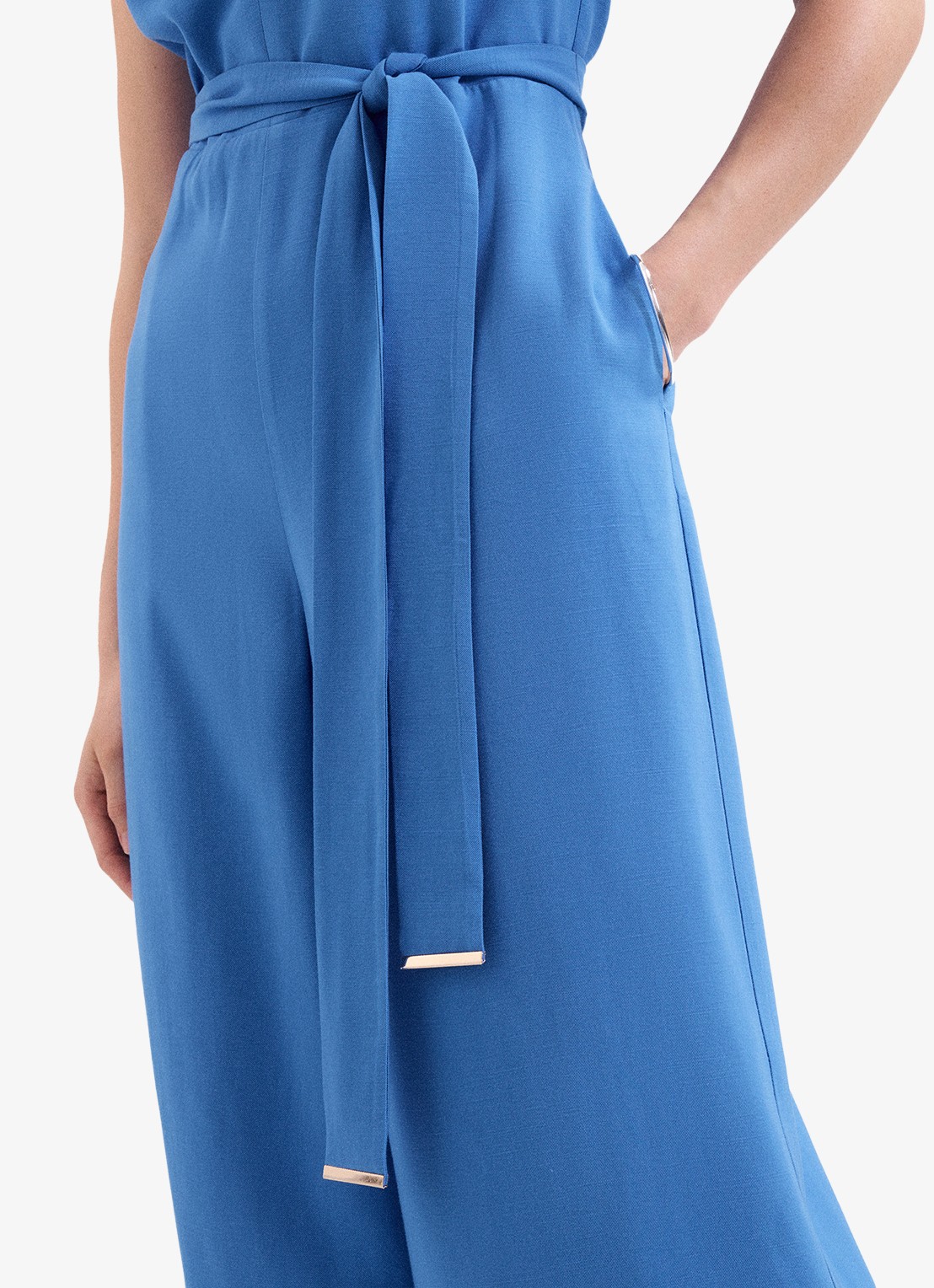 Phase Eight Marta  loose fit jumpsuit met strikceintuur - detail 6 lichtblauw