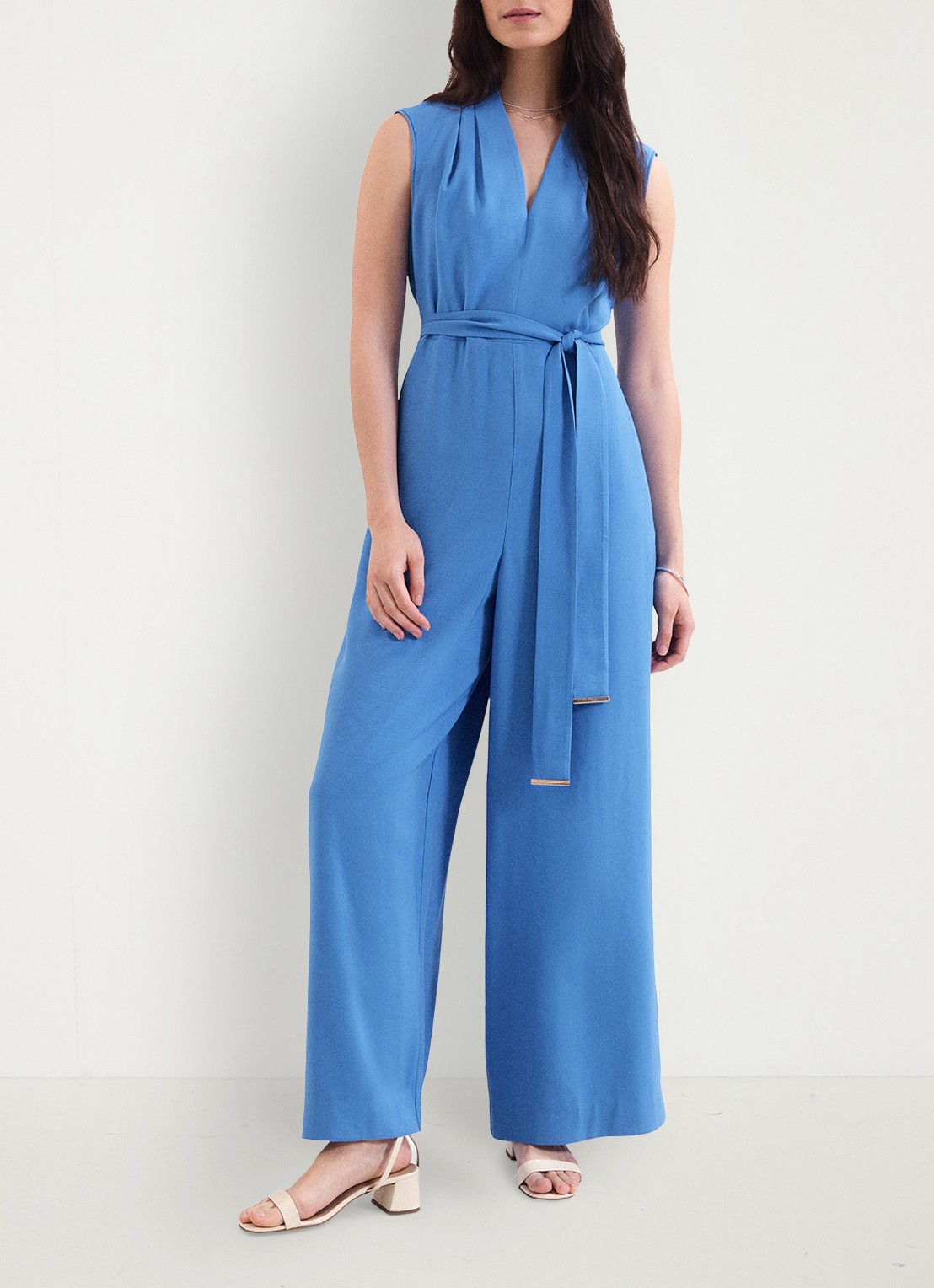 Phase Eight Marta  loose fit jumpsuit met strikceintuur - voorkant 3 lichtblauw