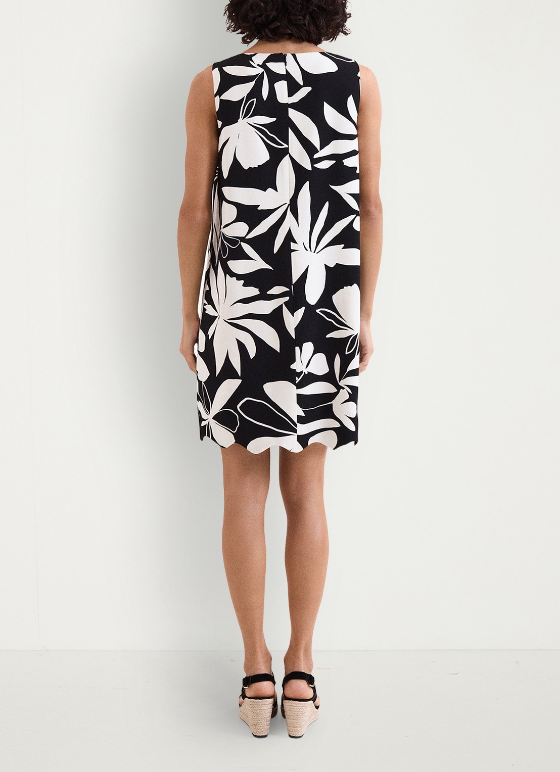 Phase Eight Marta mini jurk met ronde hals en bloemenprint - achterkant zwart