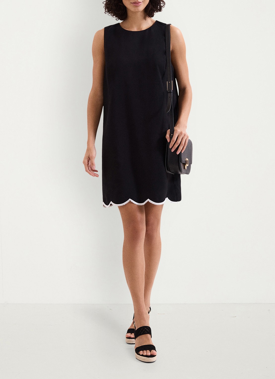 Phase Eight Marta mini jurk met ronde hals - voorkant 3 zwart