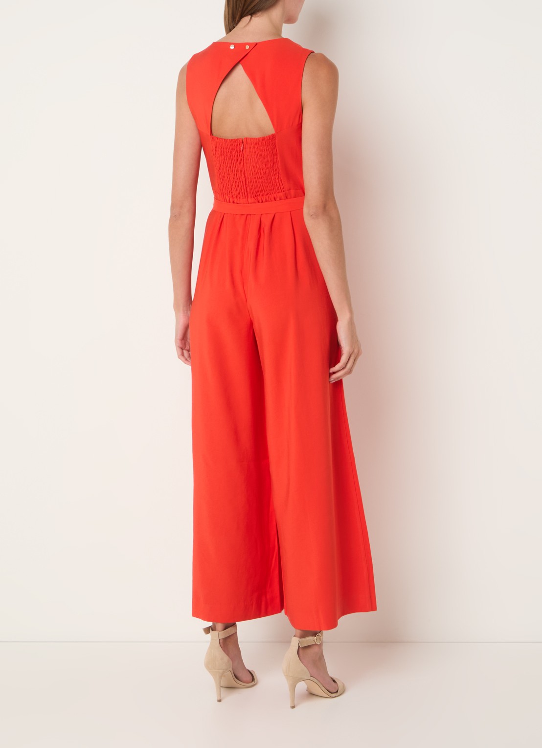Phase Eight Marta wide fit jumpsuit met strikceintuur - achterkant 3 rood