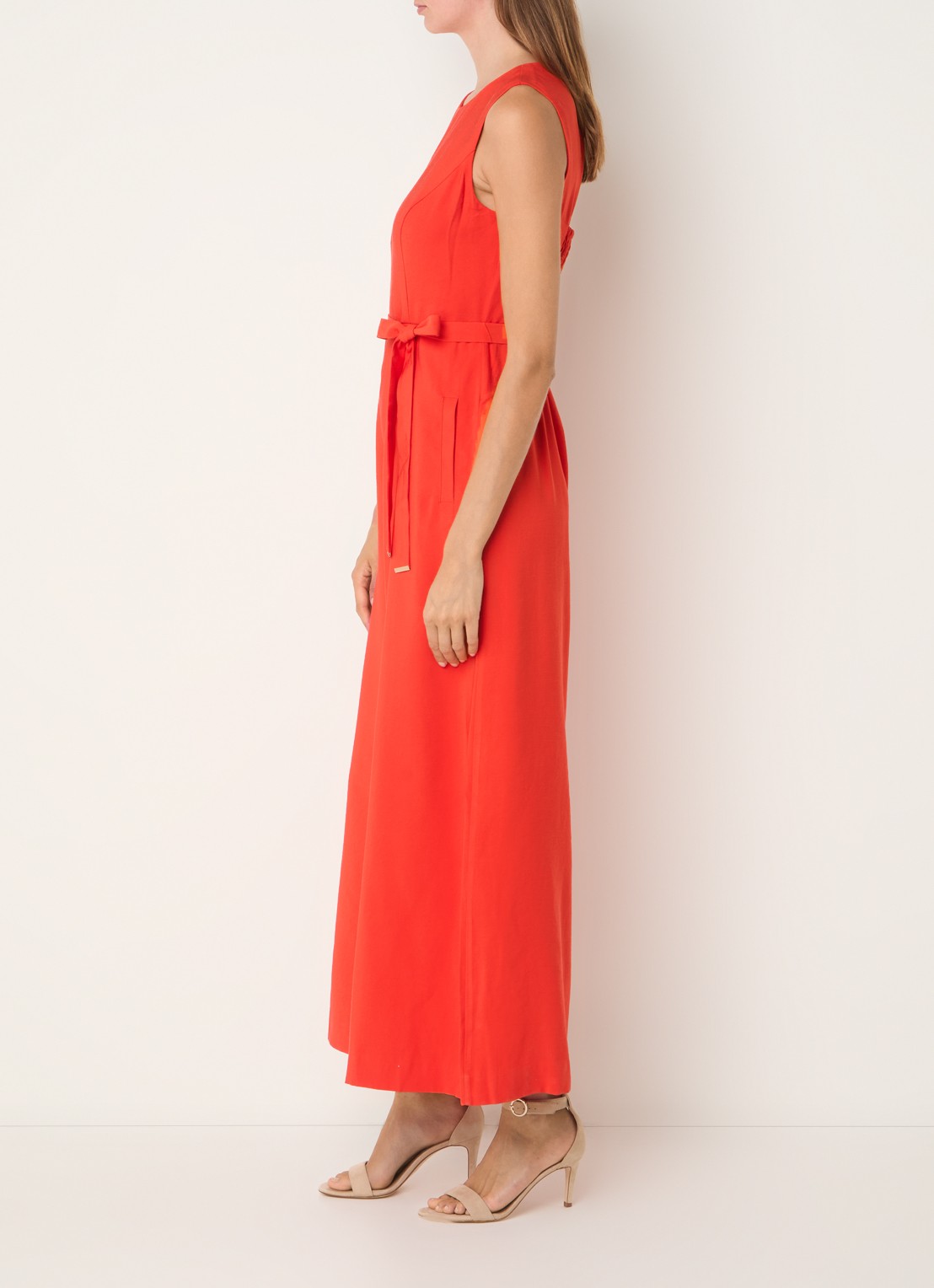 Phase Eight Marta wide fit jumpsuit met strikceintuur - voorkant 2 rood