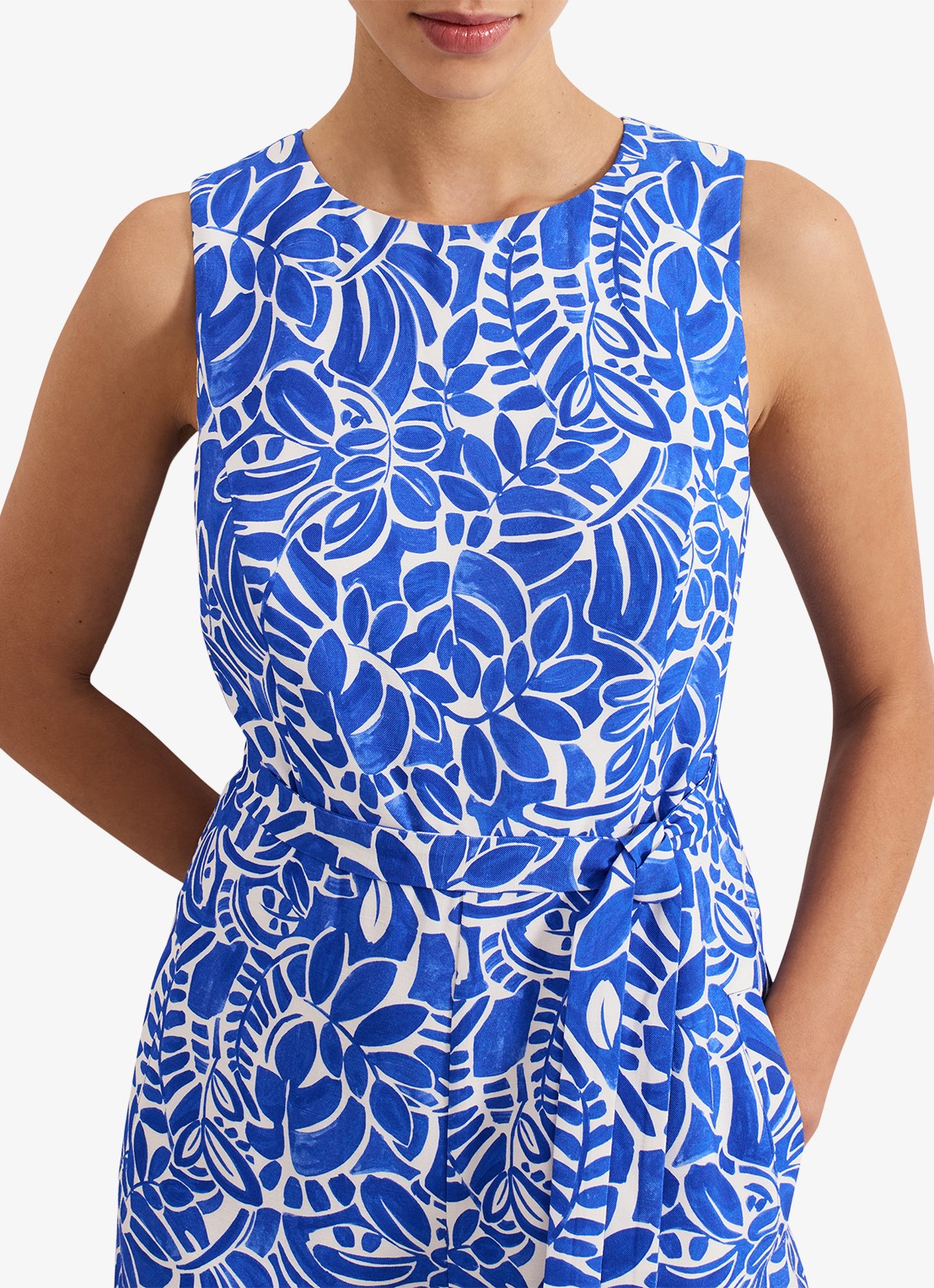 Phase Eight Marta wide fit jumpsuit met strikceintuur - detail 3 blauw
