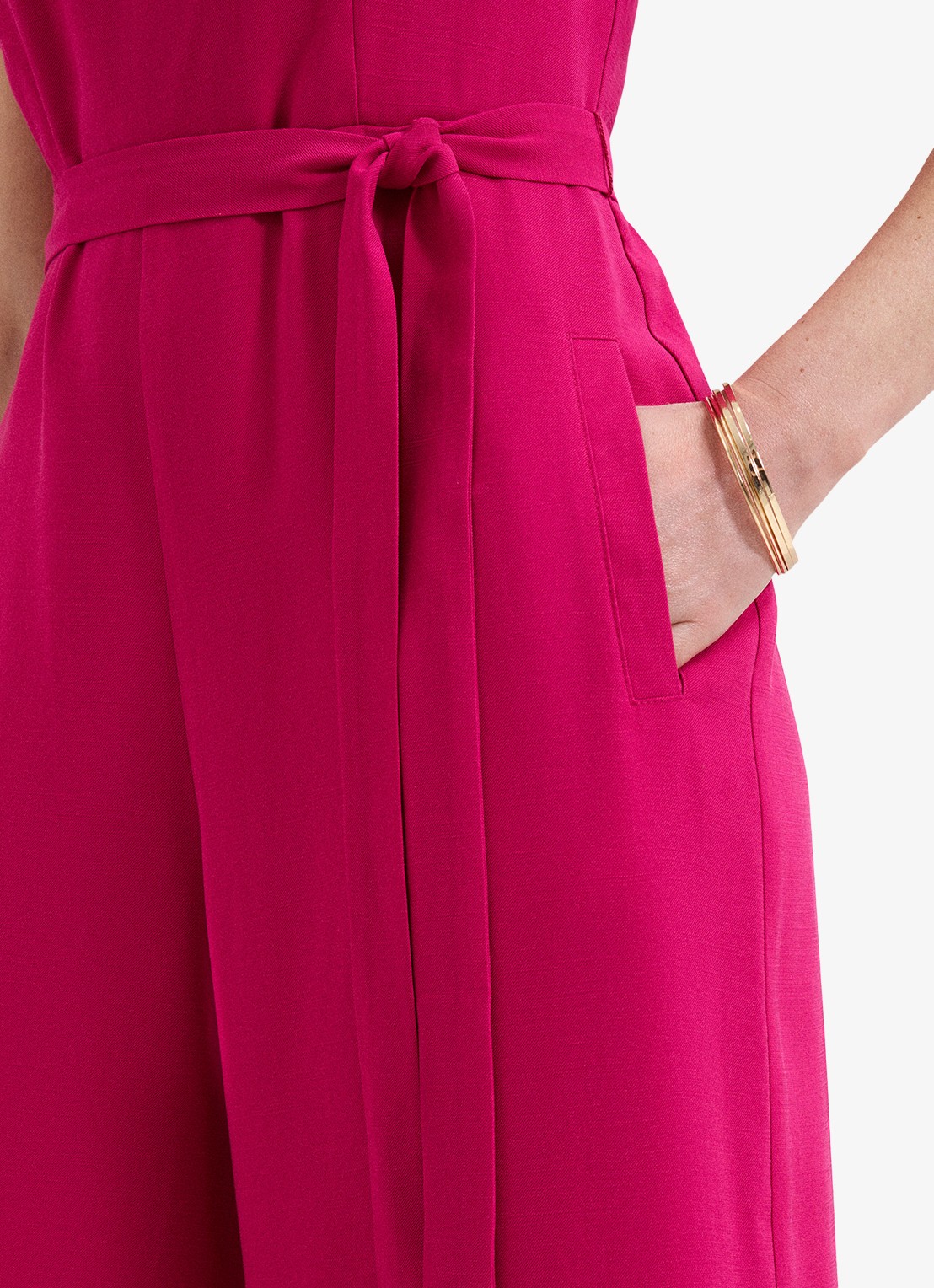 Phase Eight Marta wide fit jumpsuit met strikceintuur - detail 3 fuchsia