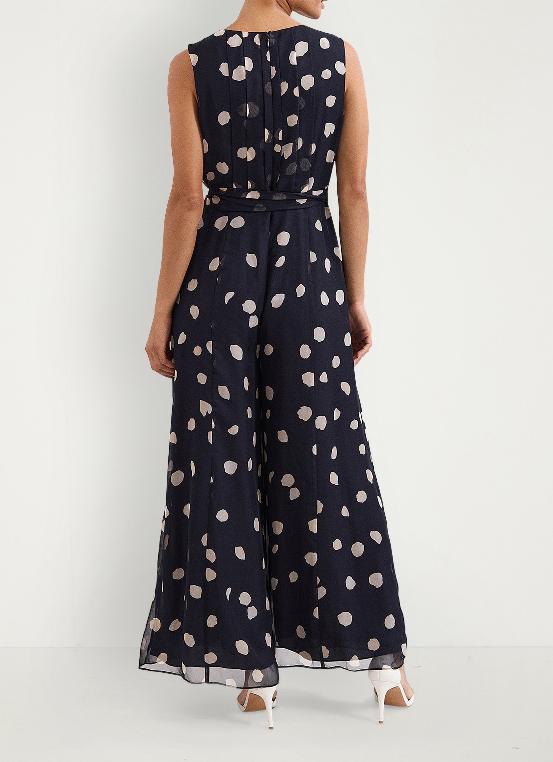 Phase Eight Maxine Spot jumpsuit met stippenprint - achterkant donkerblauw