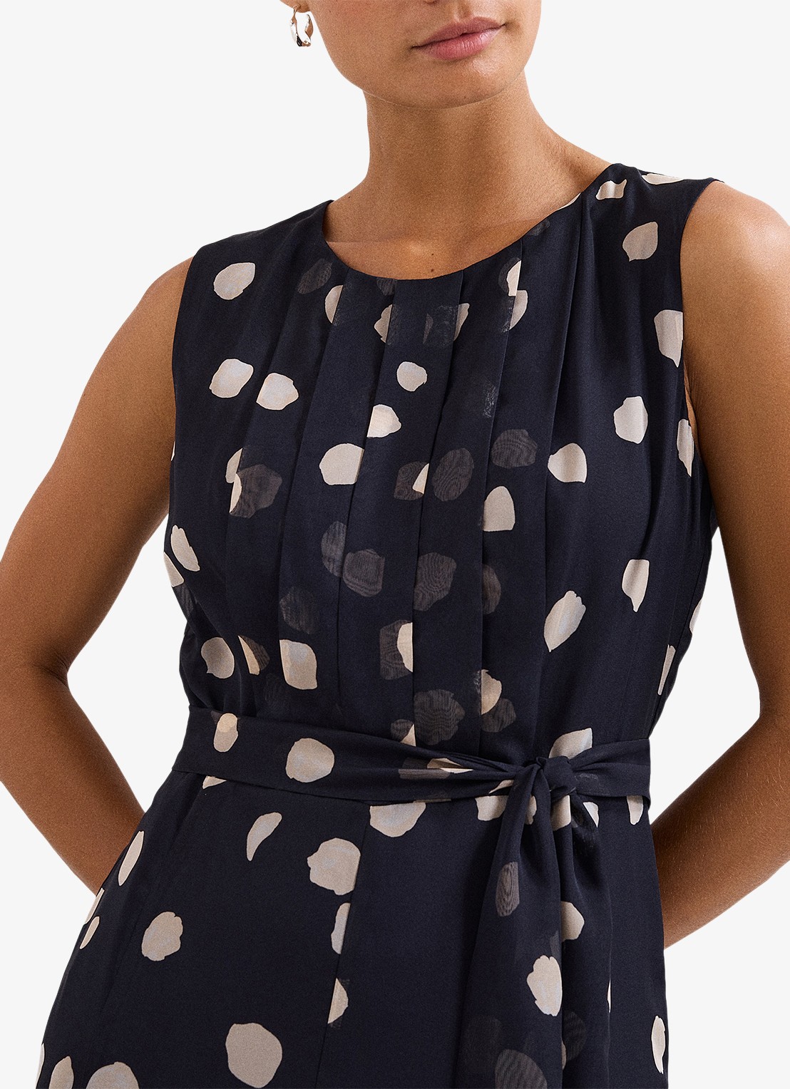 Phase Eight Maxine Spot jumpsuit met stippenprint - detail 3 donkerblauw