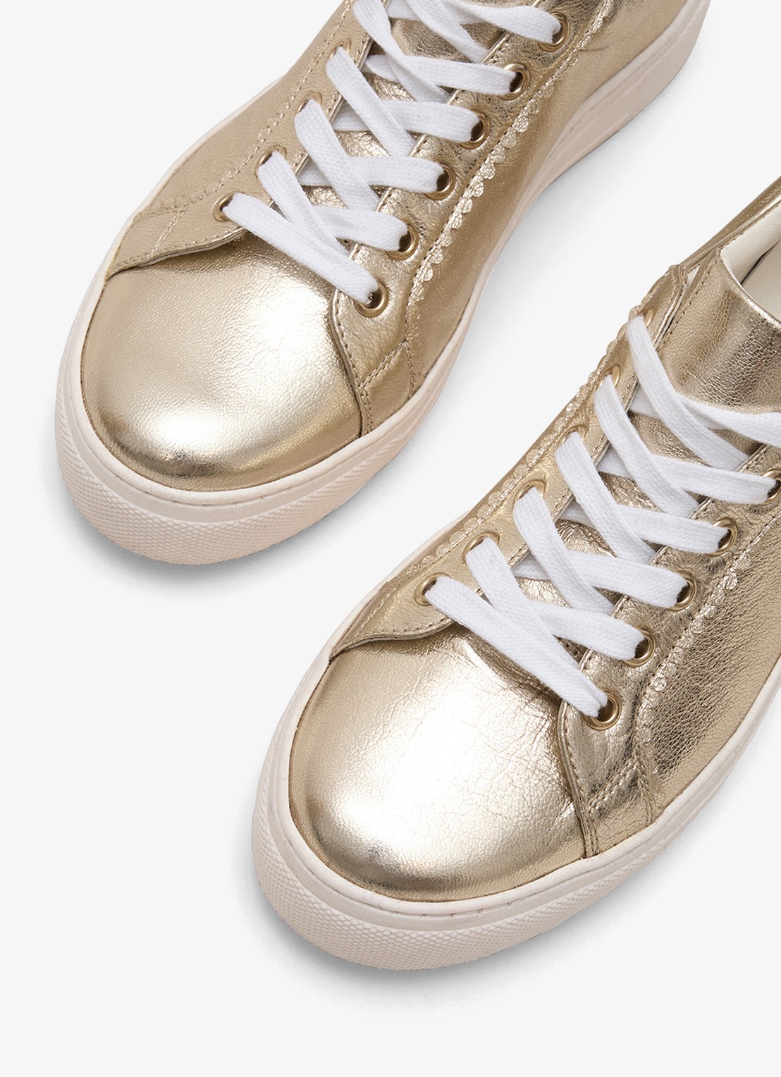 Phase Eight Metallic sneaker van leer - detail 6 goud