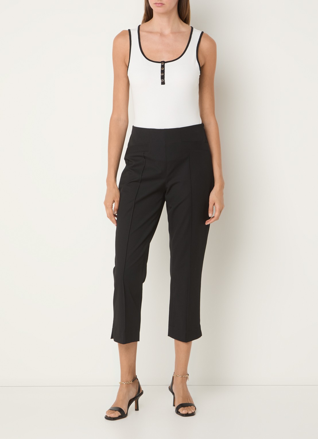 Phase Eight Miah high waist tapered fit cropped pantalon met persplooi - voorkant 3 zwart