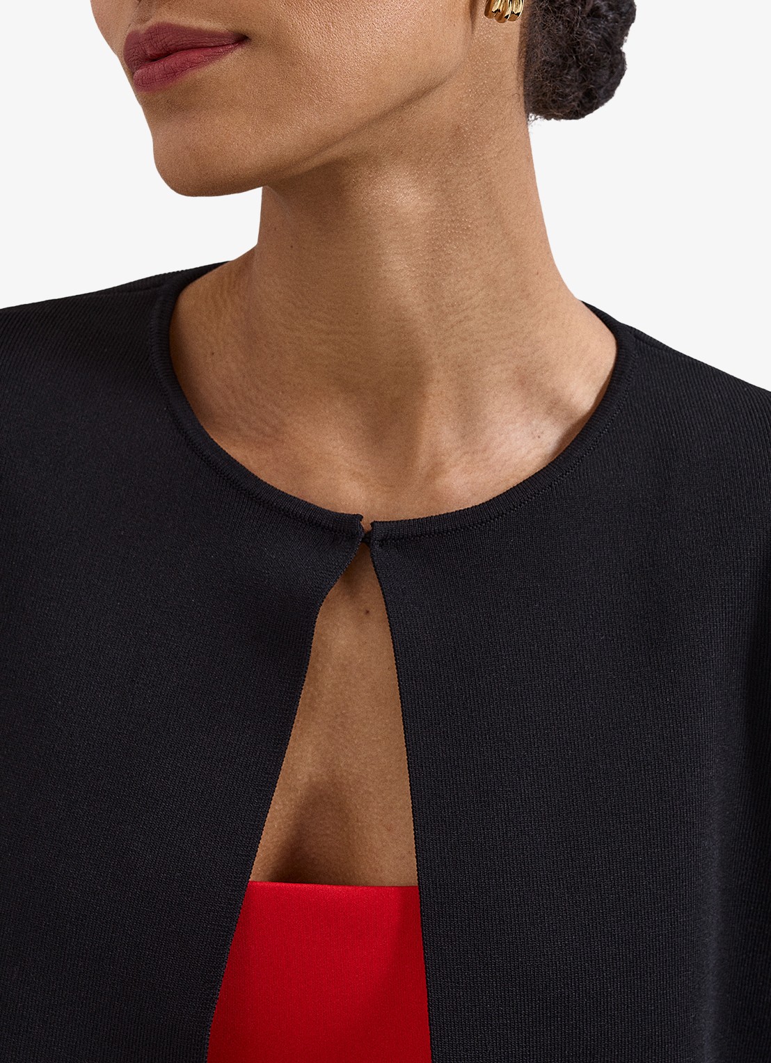 Phase Eight Mimi fijngebreid cropped vest met ruches - detail 4 zwart