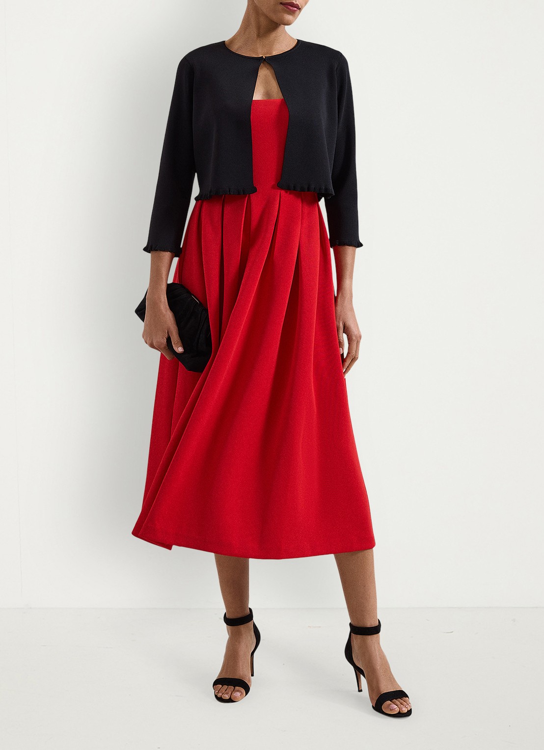 Phase Eight Mimi fijngebreid cropped vest met ruches - voorkant 2 zwart
