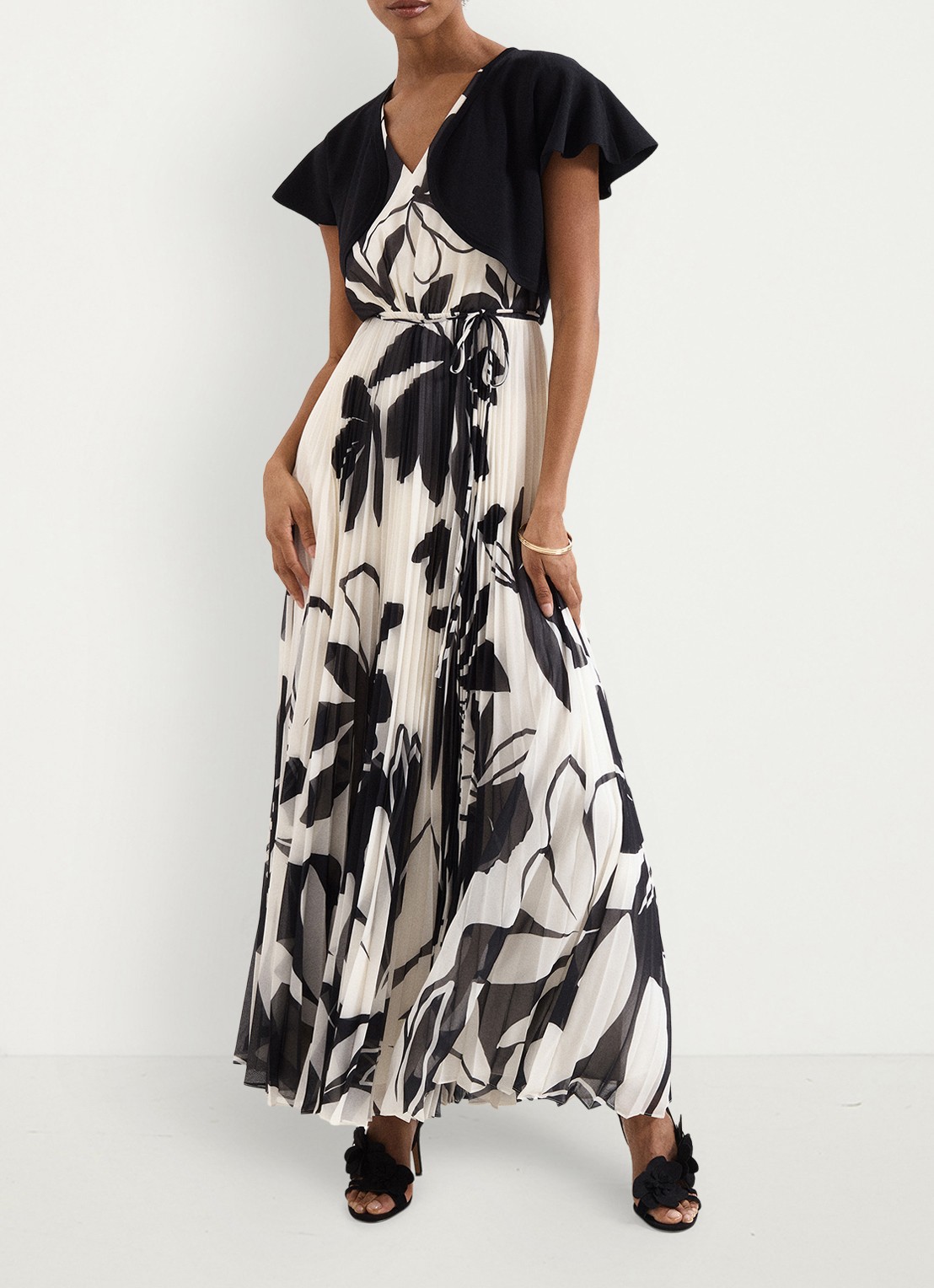 Phase Eight Myra bolero met vlindermouw  - voorkant 2 zwart