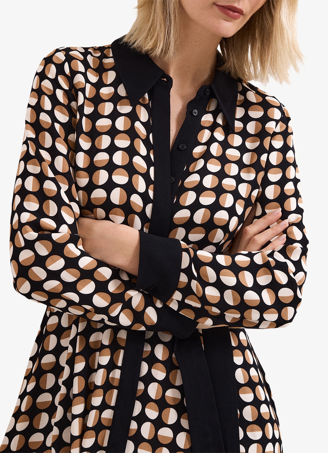 Phase Eight Naomi midi blousejurk met strikceintuur en grafische print - detail 4 bruin