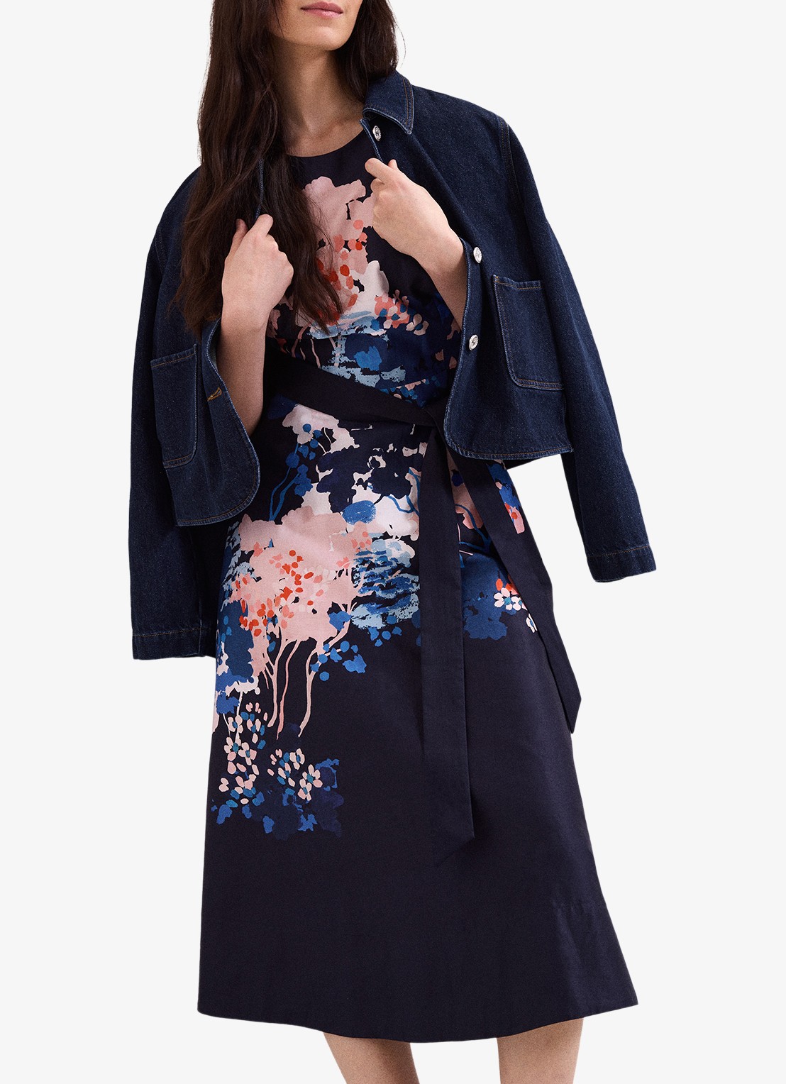 Phase Eight Natalya midi jurk met bloemenprint en strikceintuur - detail 7 donkerblauw