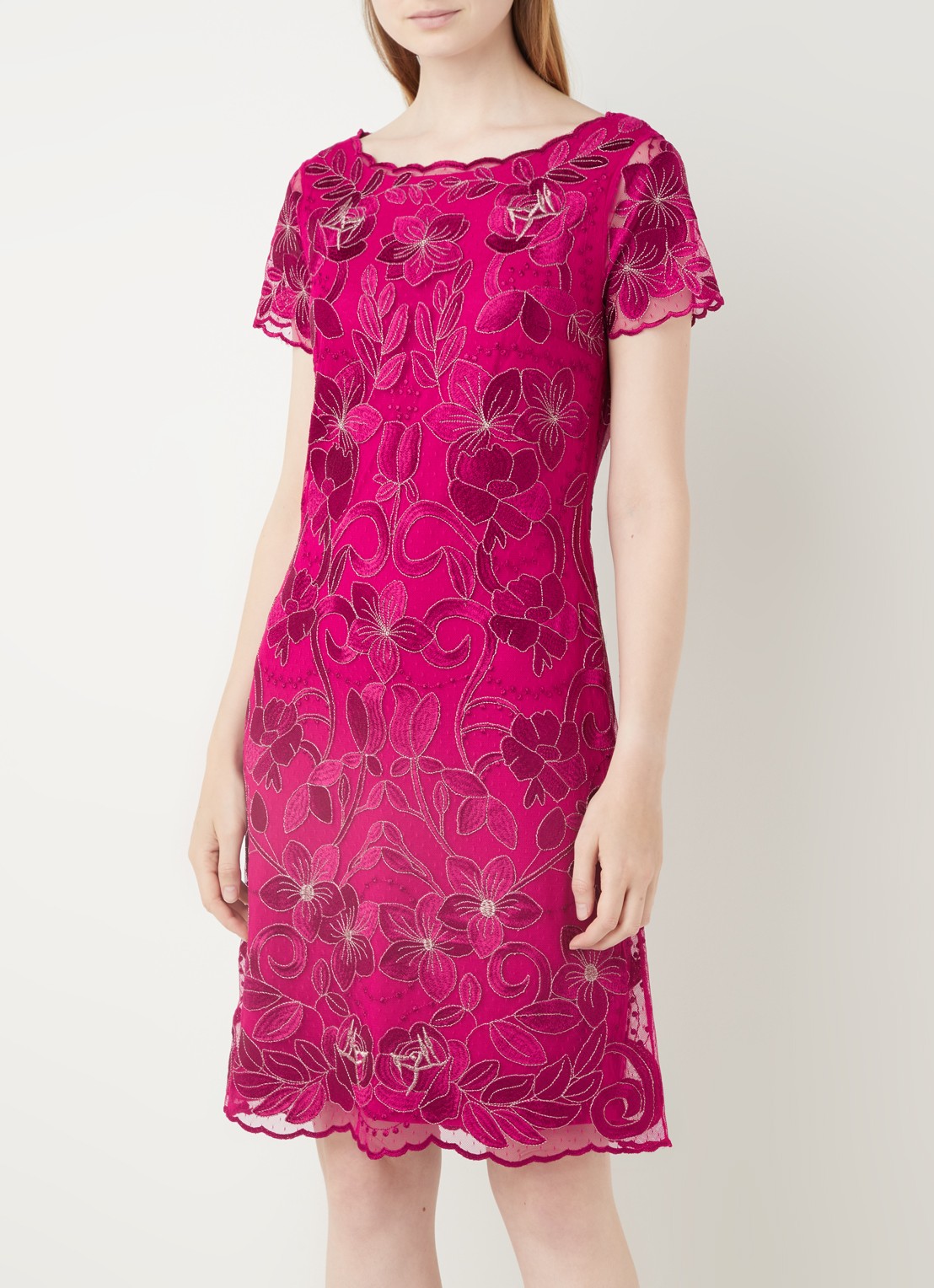 Phase Eight Nessa mini jurk van kant met bloemenprint - detail 2 fuchsia