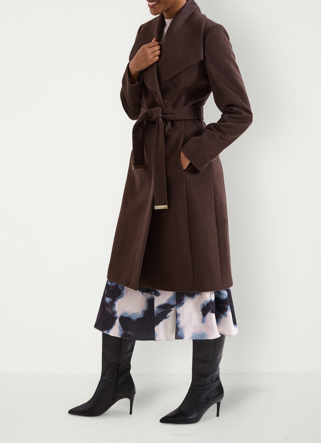 Phase Eight Nicci mantel met strikceintuur - voorkant 2 bruin