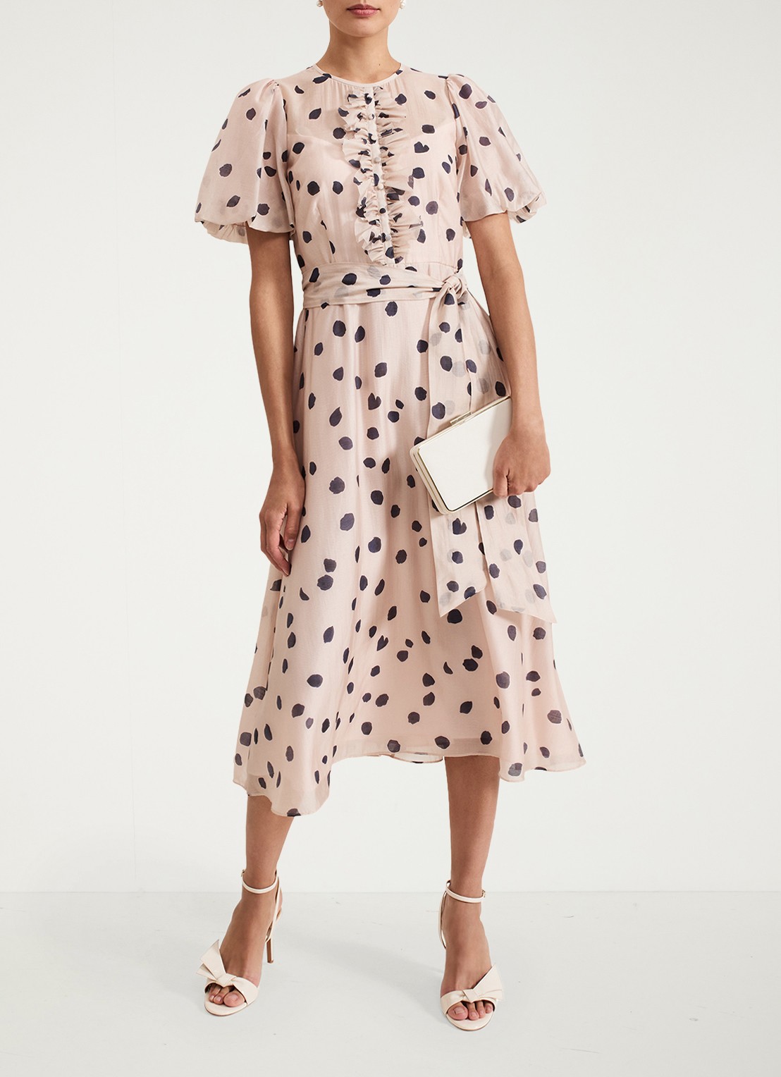 Phase Eight Nicola midi jurk  met stippenprint en strikceintuur - voorkant 2 lichtroze