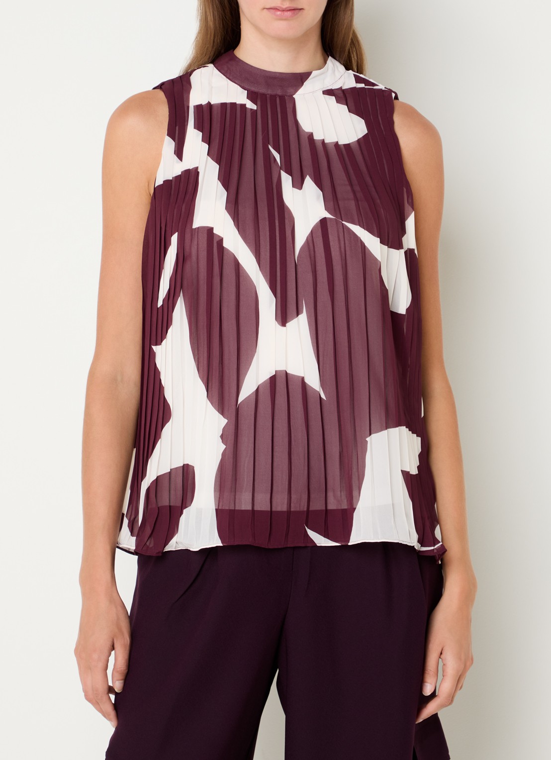 Phase Eight Nina semi-transparante top met print en plissé - detail 2 aubergine