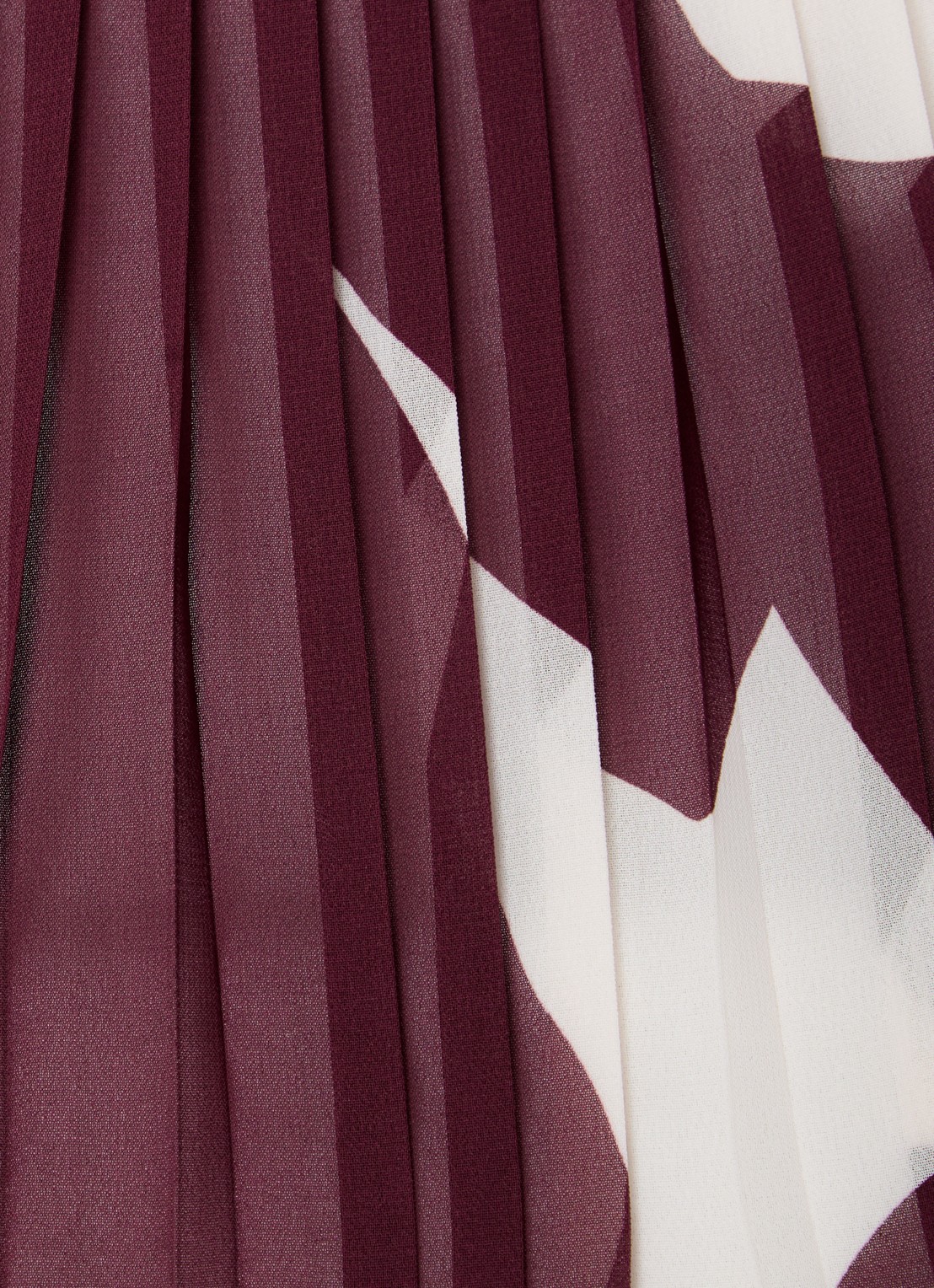 Phase Eight Nina semi-transparante top met print en plissé - detail 3 aubergine