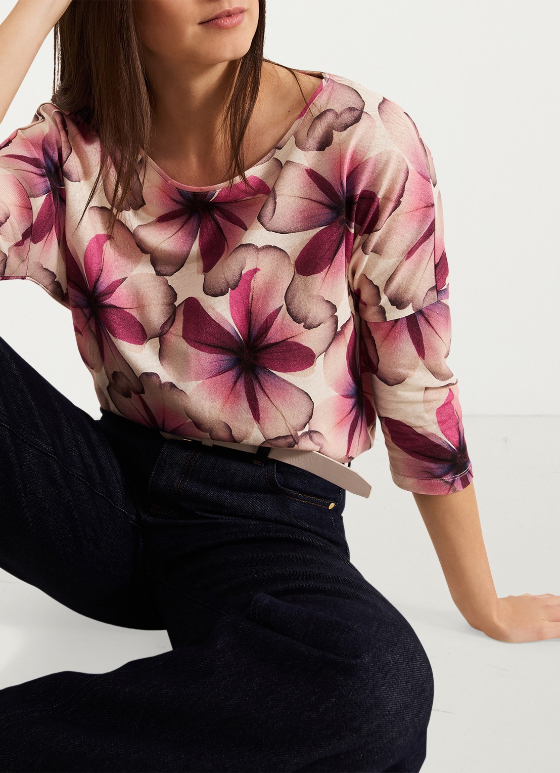 Phase Eight Nori top in linnenblend met bloemenprint - detail 3 roze