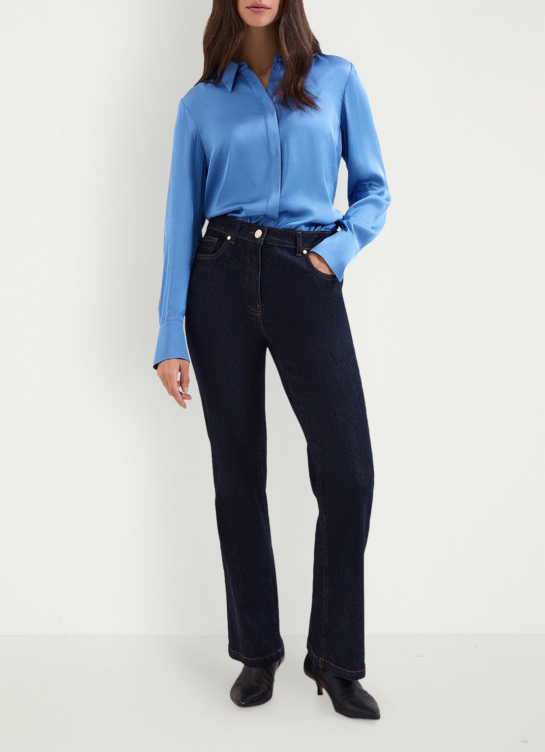 Phase Eight Novie blouse van satijn - voorkant 2 donkerblauw