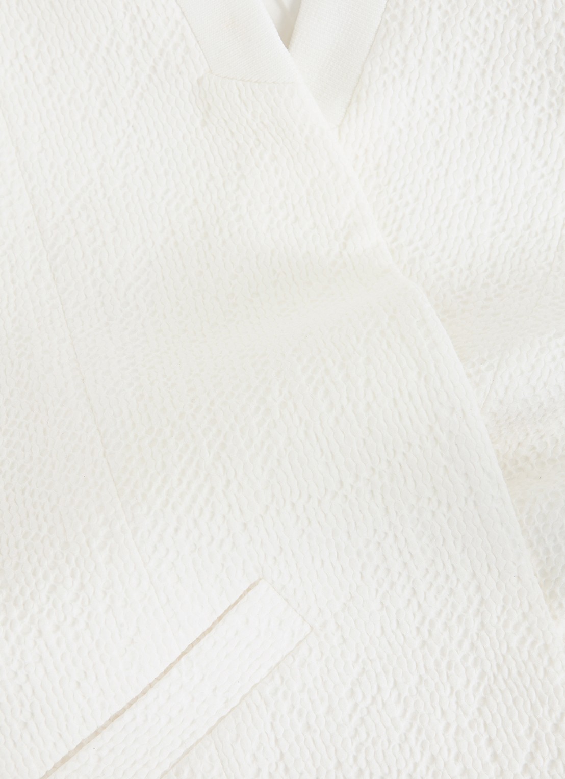 Phase Eight Olivia cropped blazer met paspelzakken - detail 6 wit