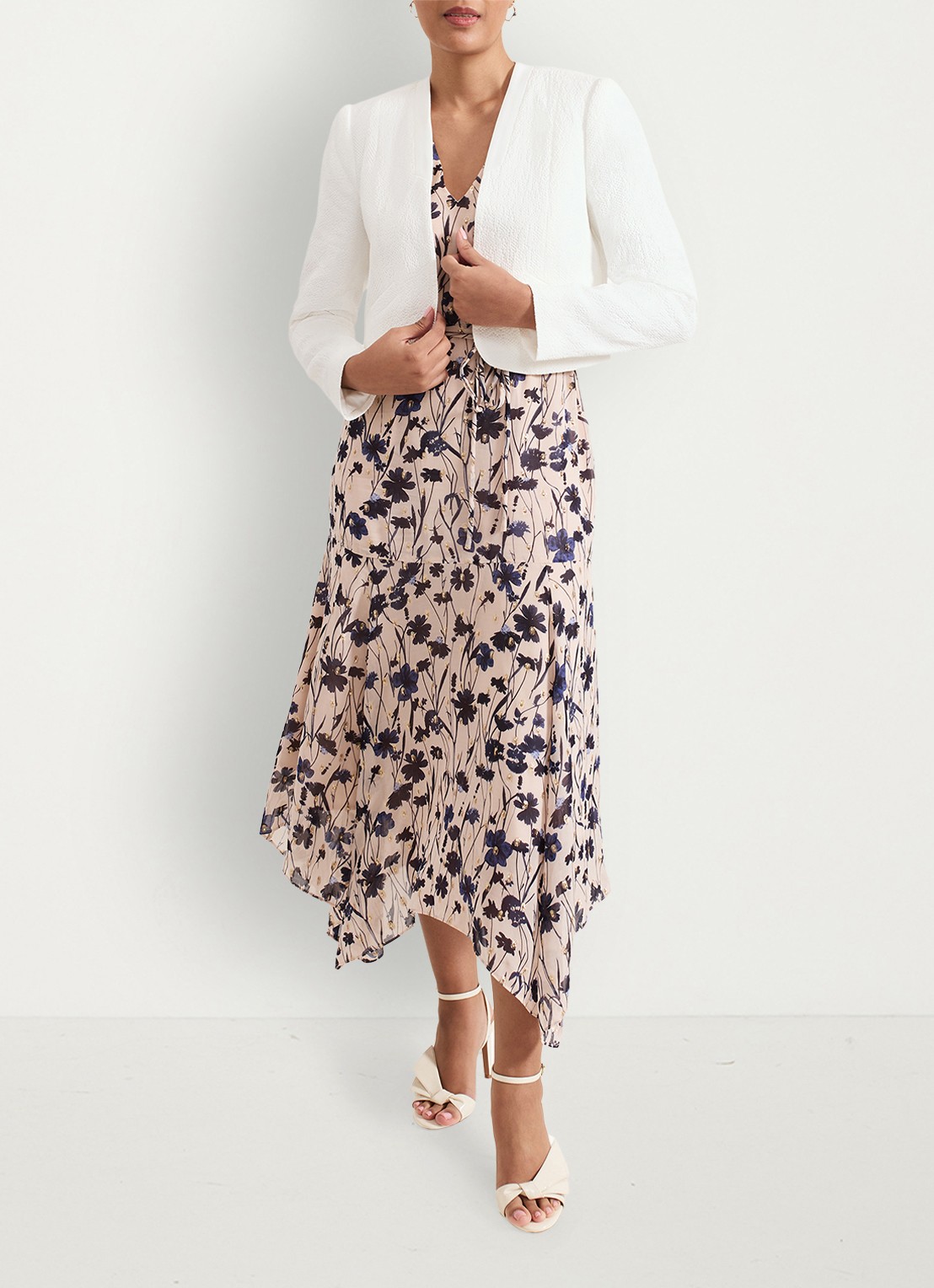 Phase Eight Olivia cropped blazer met paspelzakken - voorkant 2 wit