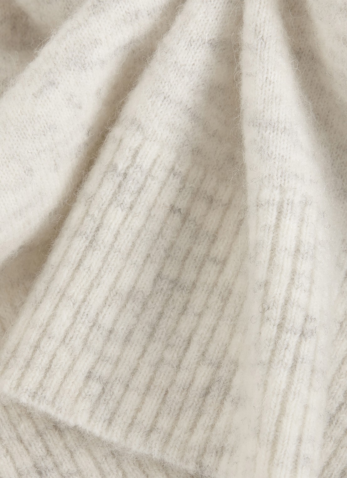 Phase Eight Olivia fijngebreide trui in alpaca wolblend  - detail 6 lichtgrijs