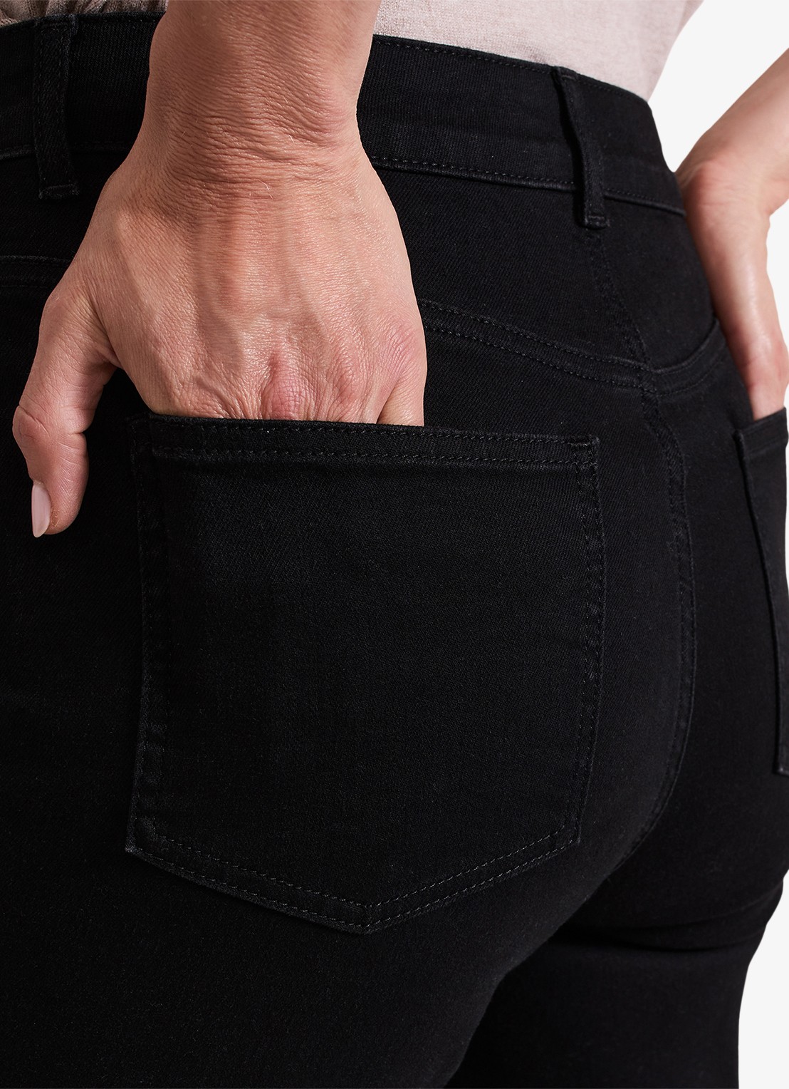 Phase Eight Olivia high waist bootcut Jeans met steekzakken - detail 5 zwart