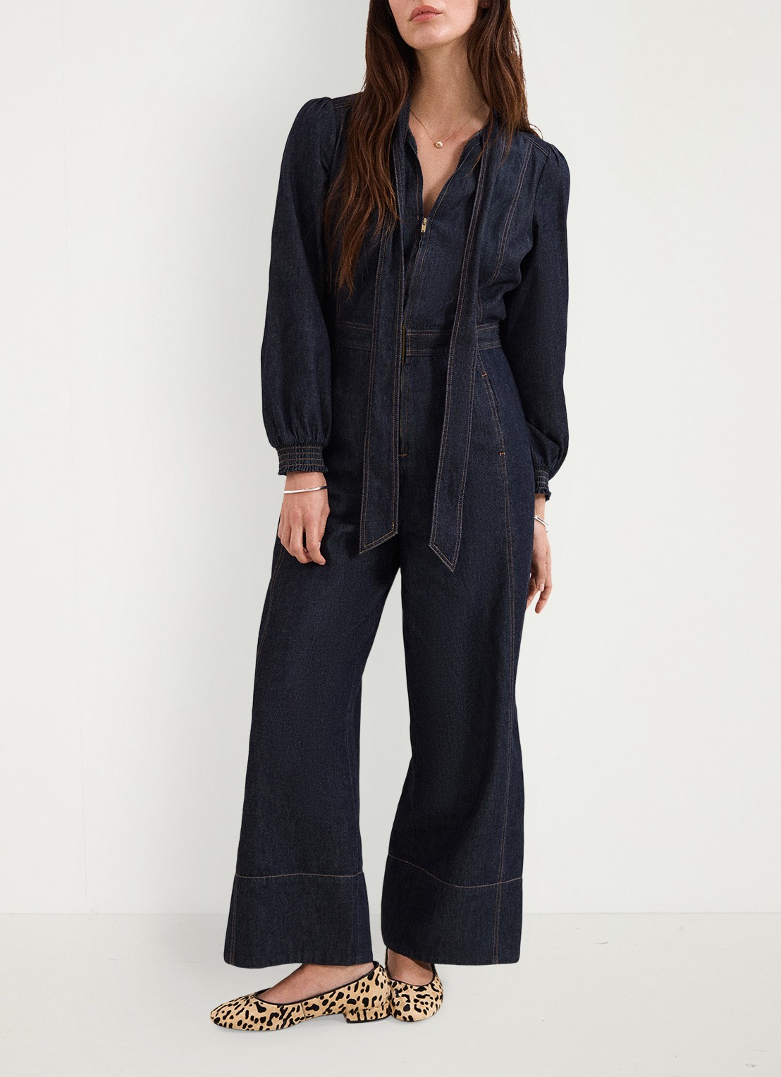Phase Eight Patricia wide fit jumpsuit met strikkraag - voorkant 2 indigo