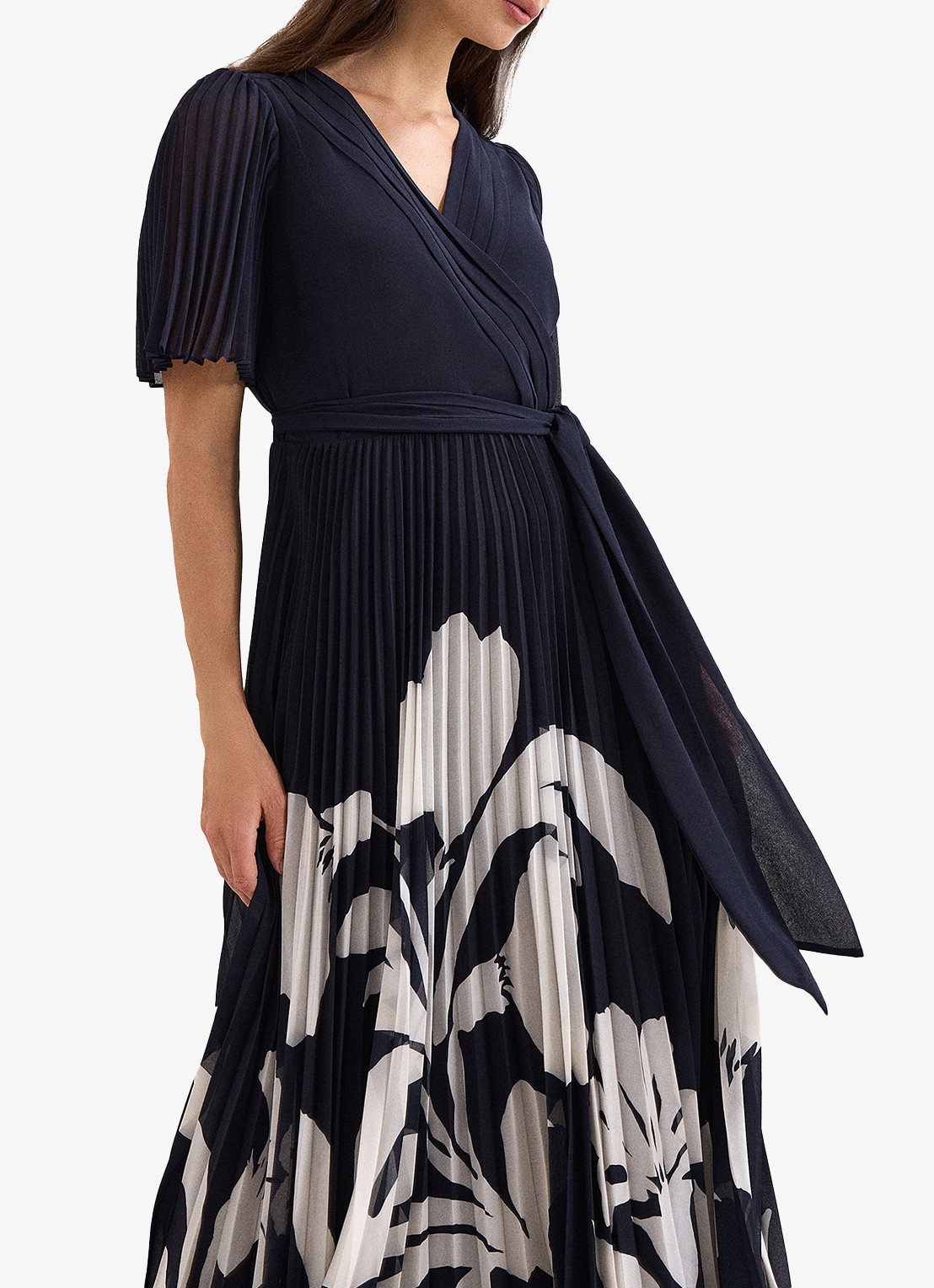 Phase Eight Petite Abigail maxi wikkeljurk met plooien - detail 4 donkerblauw