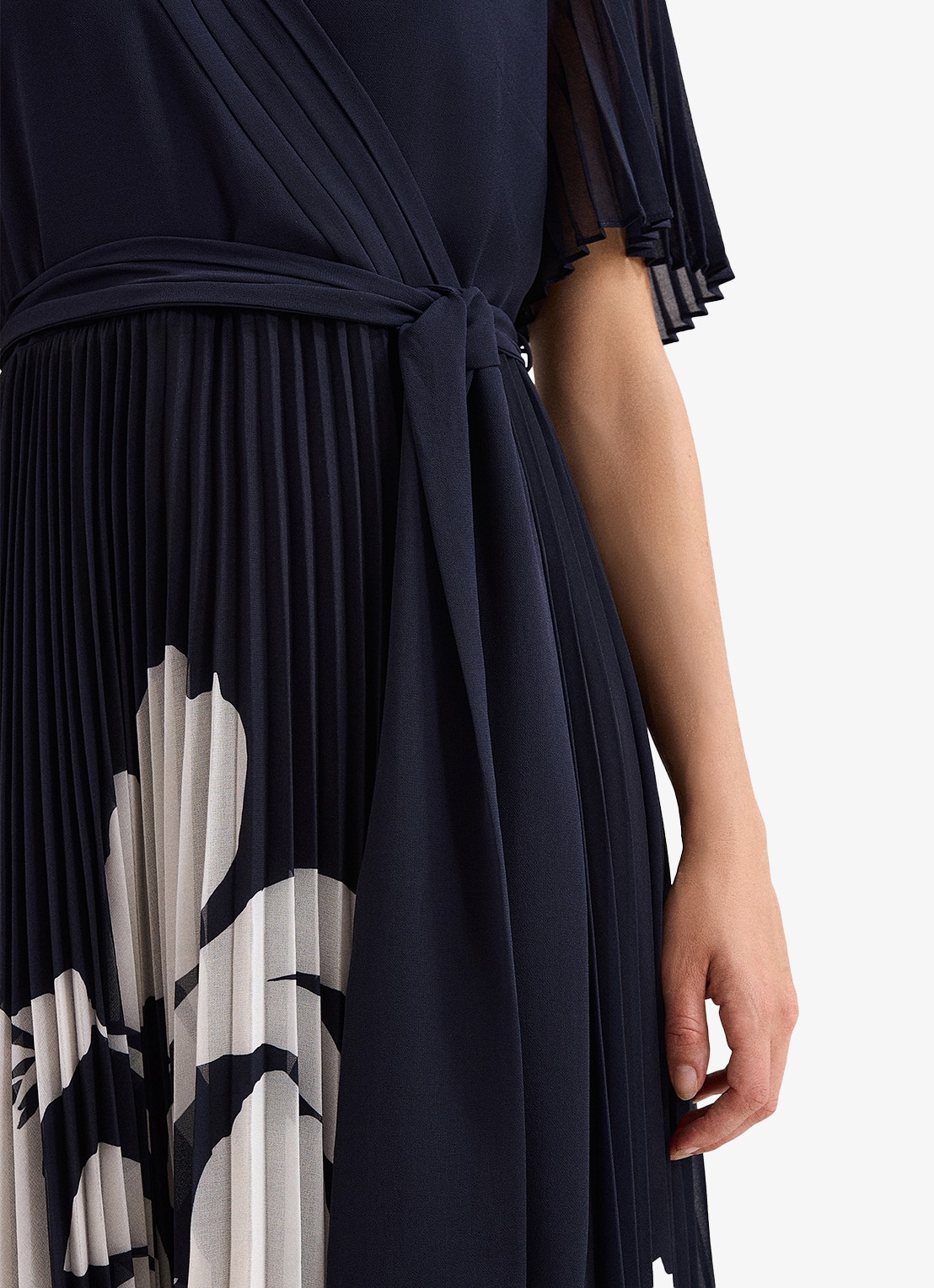 Phase Eight Petite Abigail maxi wikkeljurk met plooien - detail 5 donkerblauw