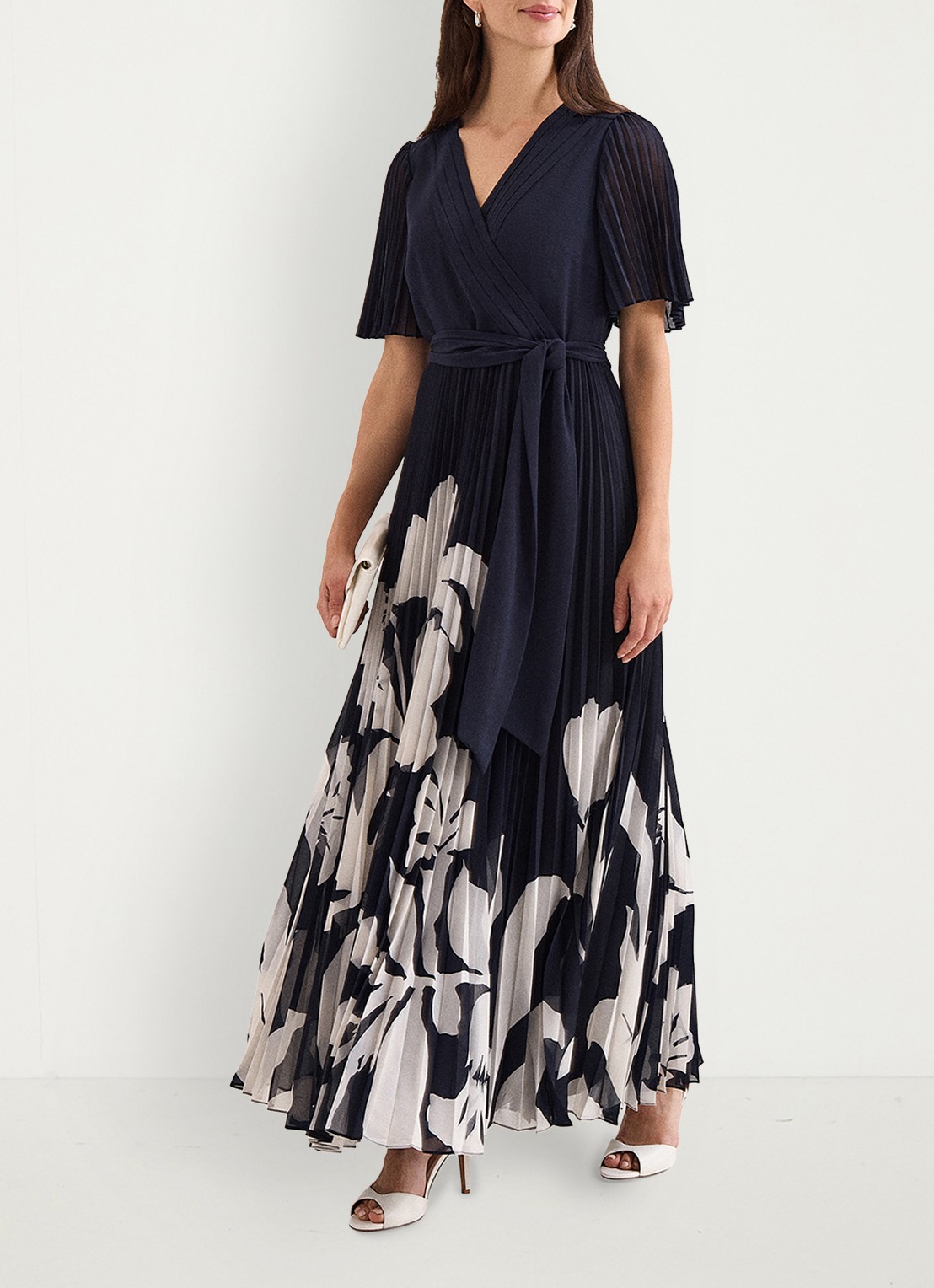 Phase Eight Petite Abigail maxi wikkeljurk met plooien - voorkant 3 donkerblauw