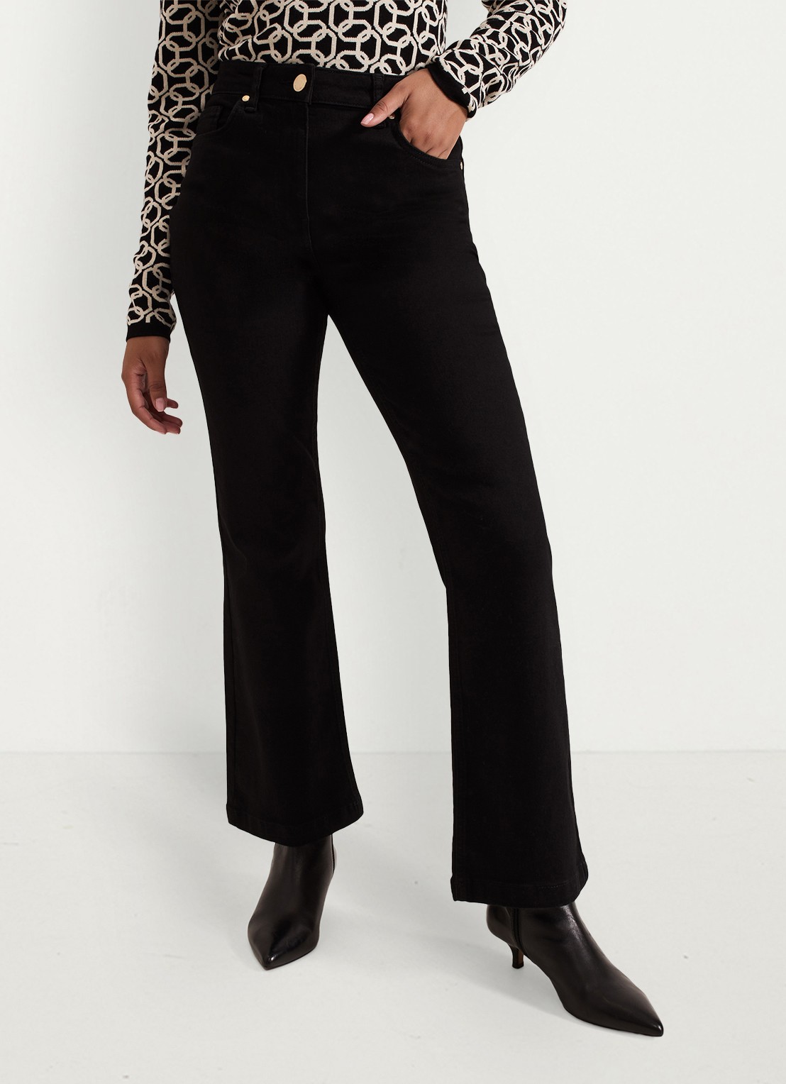 Phase Eight Petite Olivia high waist flared fit jeans met gekleurde wassing - detail 2 zwart