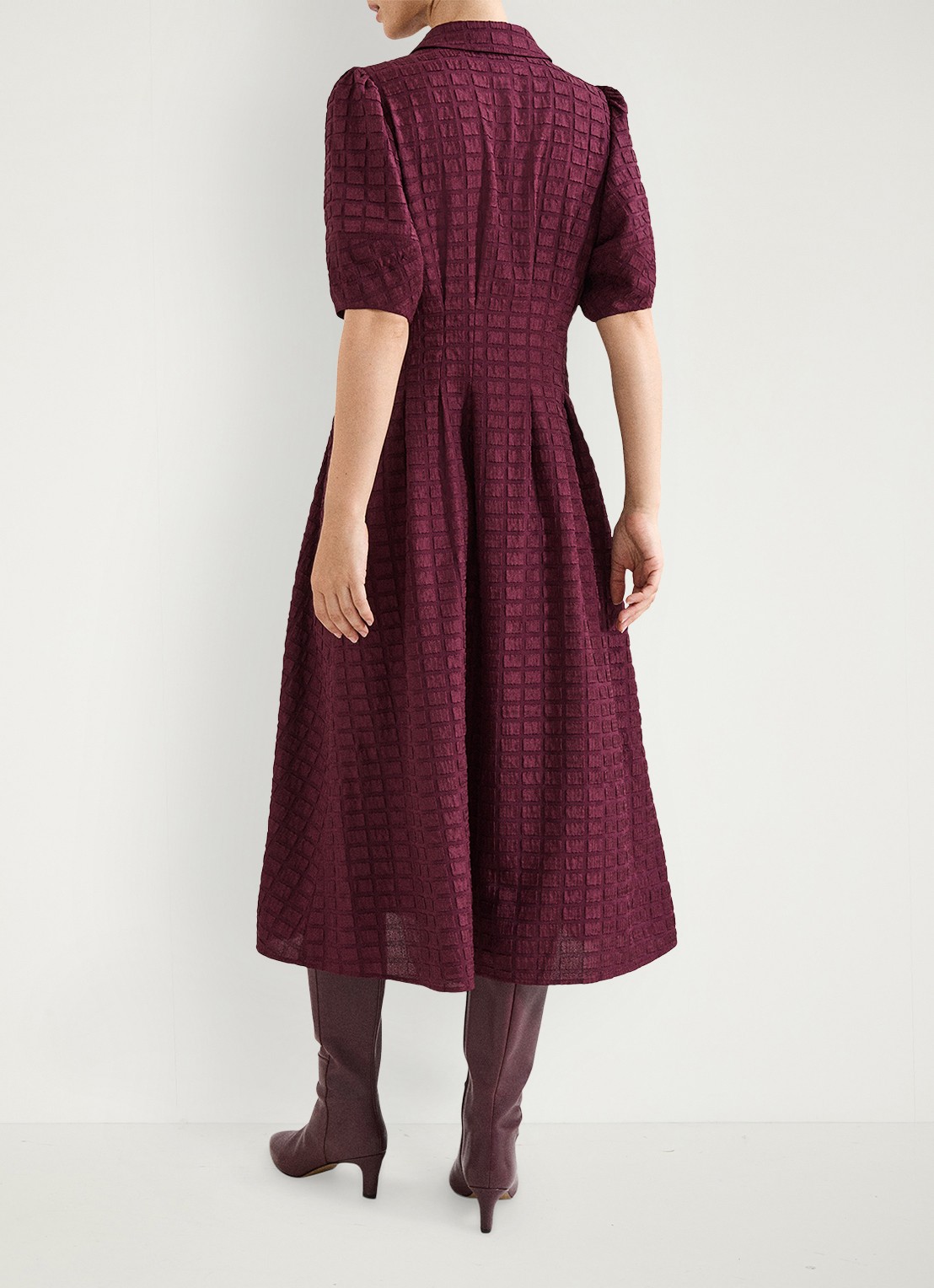 Phase Eight Petite Yasmine midi jurk met pofmouw en steekzakken - achterkant 6 bordeauxrood
