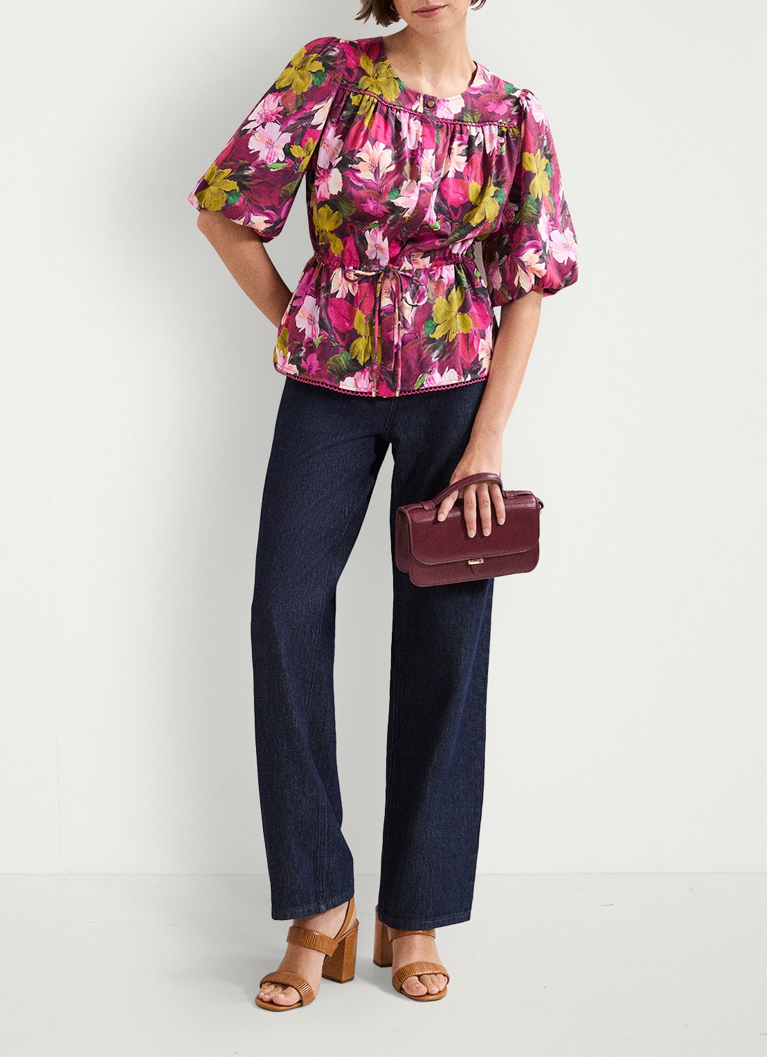 Phase Eight Pia blouse met bloemenprint - voorkant 3 donkerroze