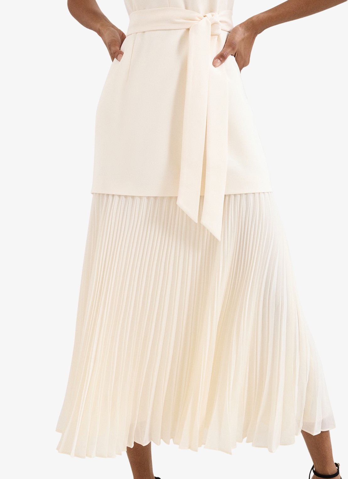 Phase Eight Pia midi jurk met strikceintuur en plooien - detail 6 ivory