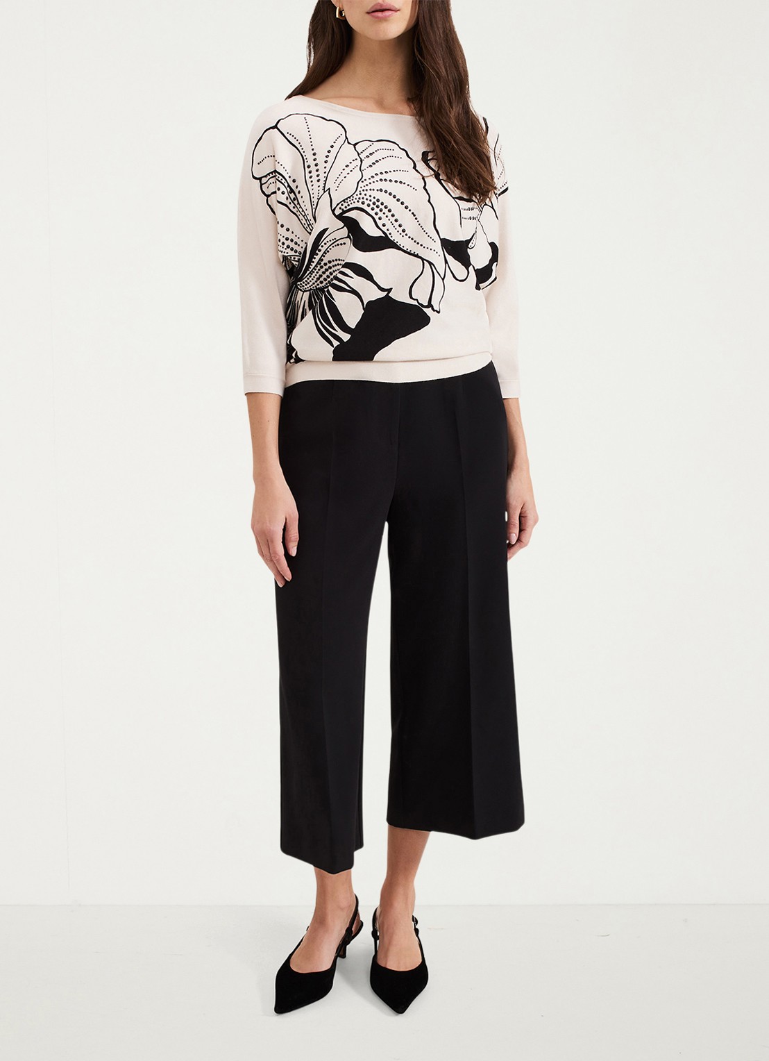 Phase Eight Poppie fijngebreide top met bladprint en studs - voorkant 3 ivoor