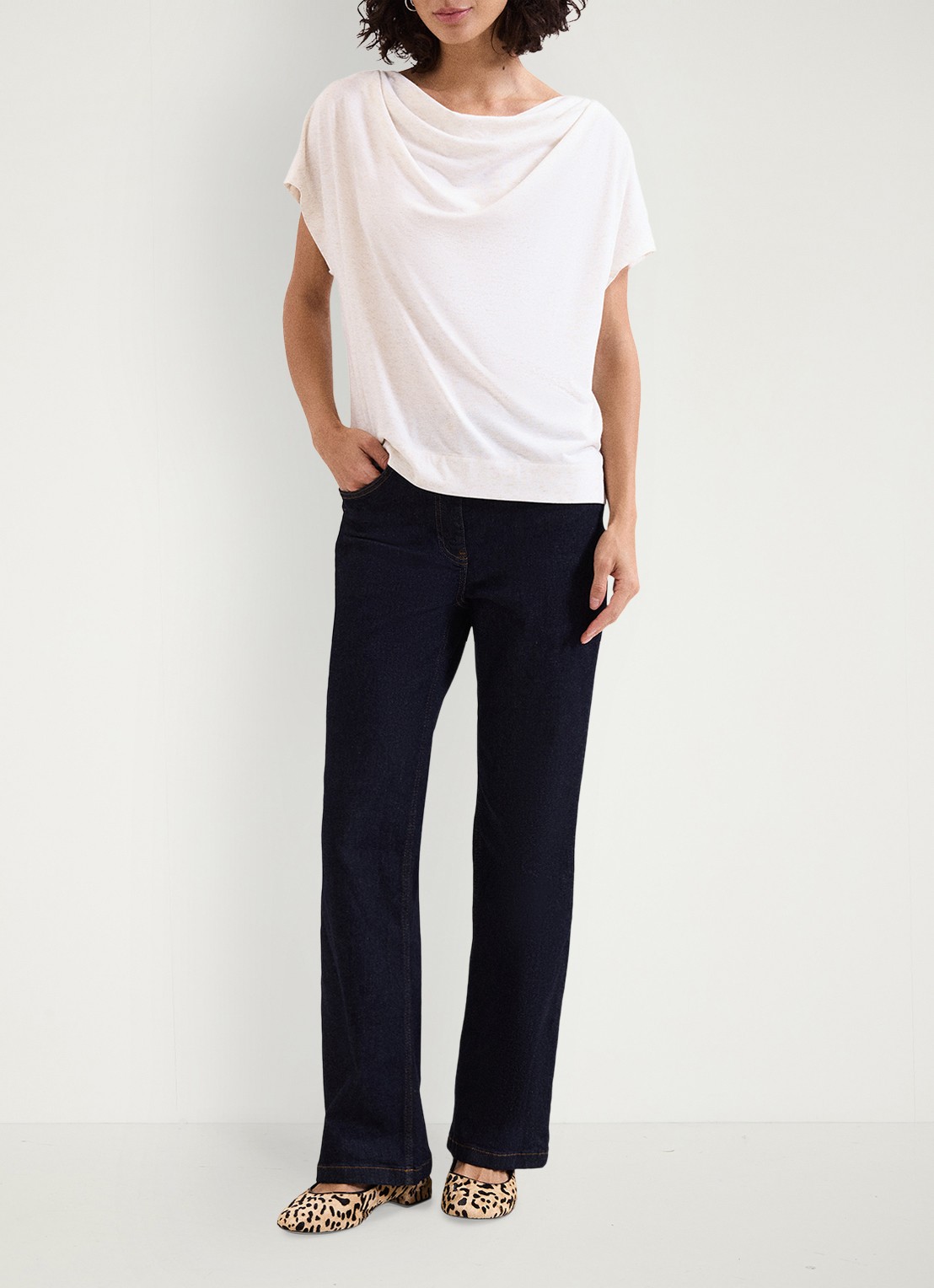Phase Eight Priya top met watervalkraag - voorkant 2 creme