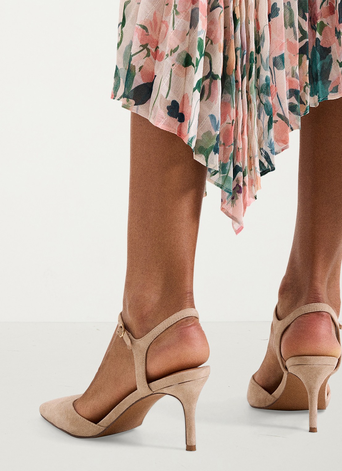Phase Eight Pump van geitensuède - achterkant beige