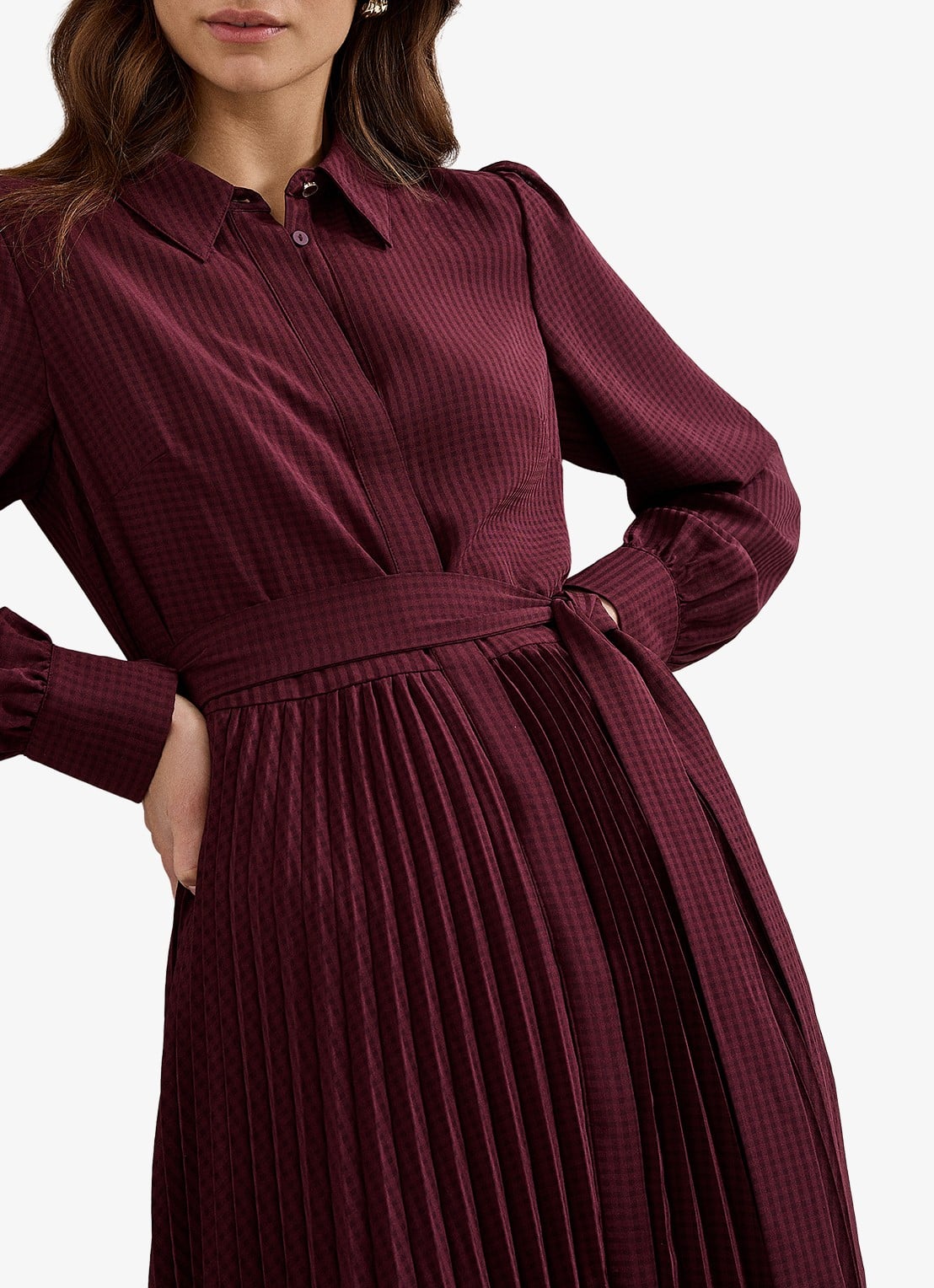 Phase Eight Ren midi blousejurk met print en strikceintuur - detail 4 bordeauxrood
