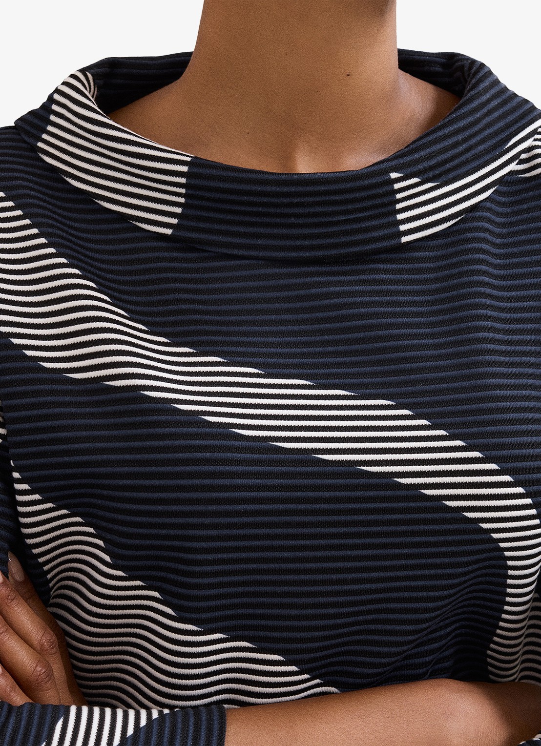 Phase Eight Rena top met print - detail 4 donkerblauw