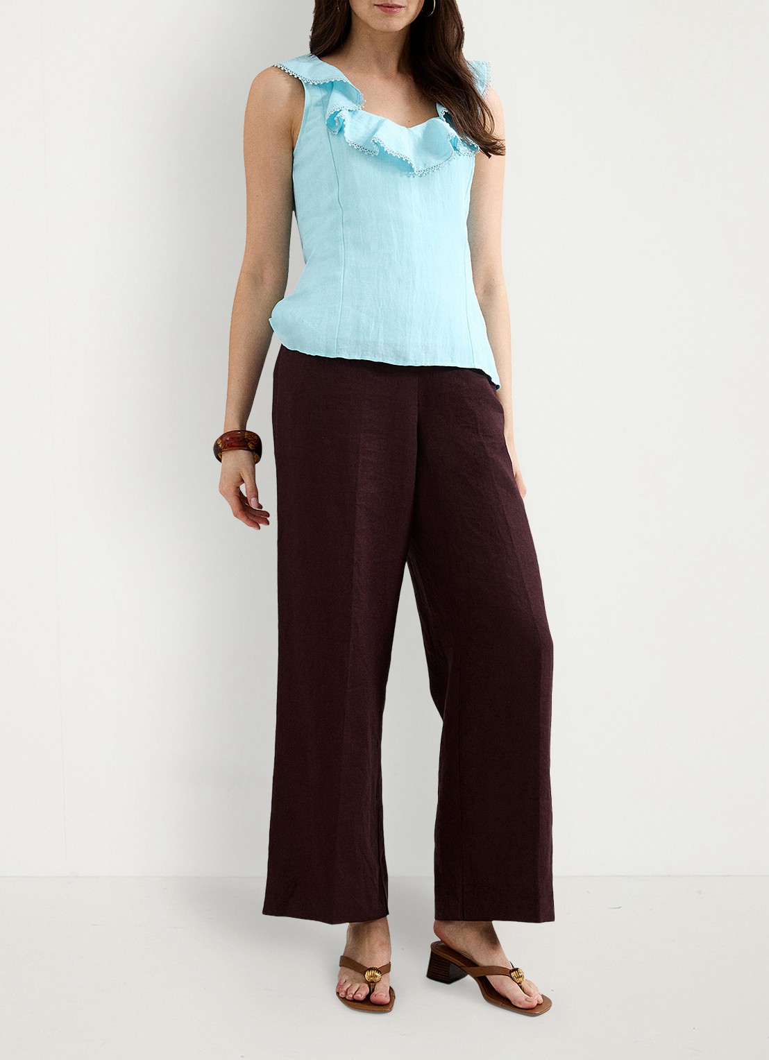 Phase Eight Rhona top in linnenblend met volant - voorkant 2 lichtblauw