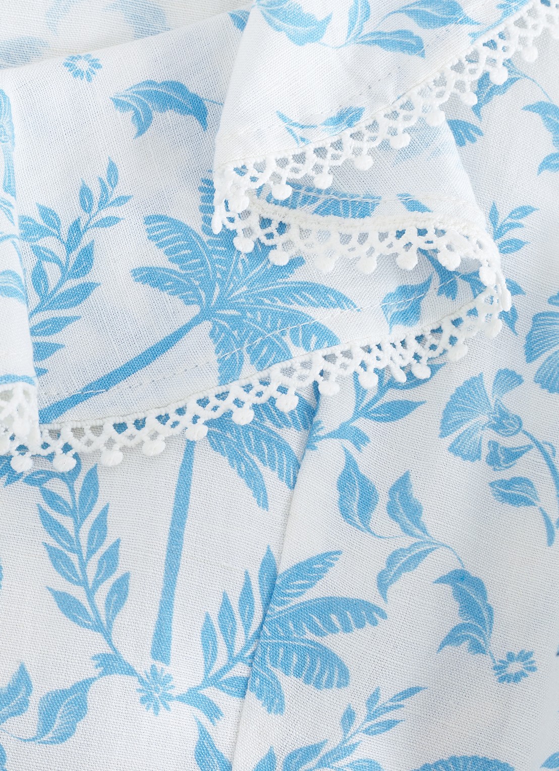 Phase Eight Rhonda blouse met bloemenprint - detail 3 lichtblauw