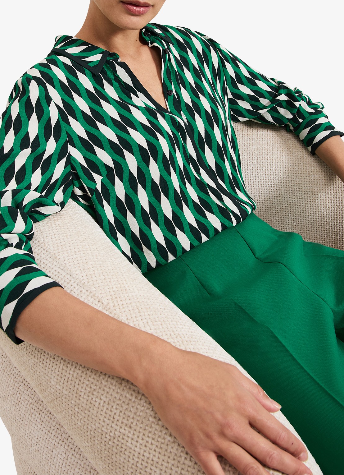 Phase Eight Rita blouse met grafische print - detail 6 groen