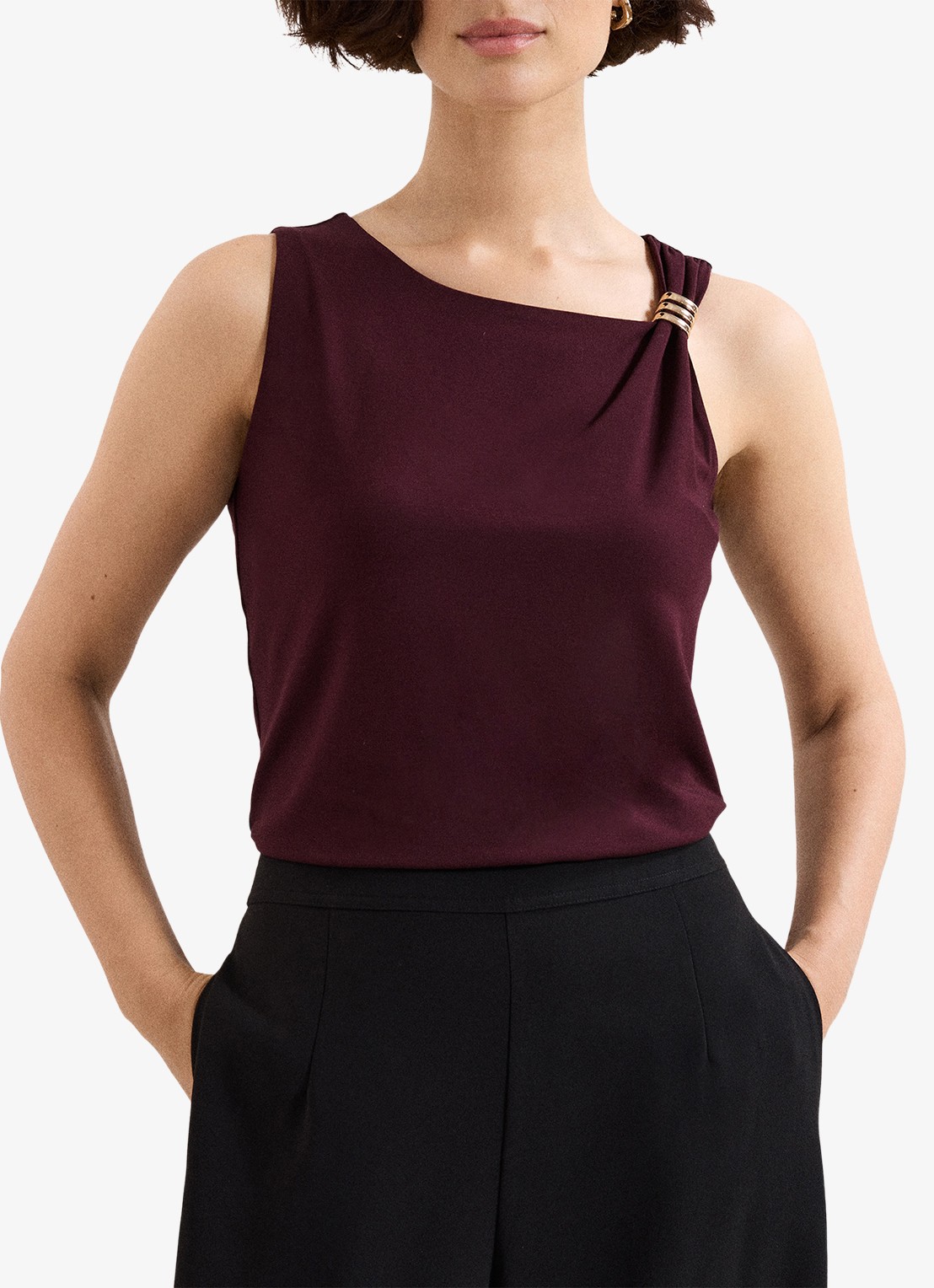Phase Eight Samie top met asymmetrische hals - detail 3 bordeauxrood