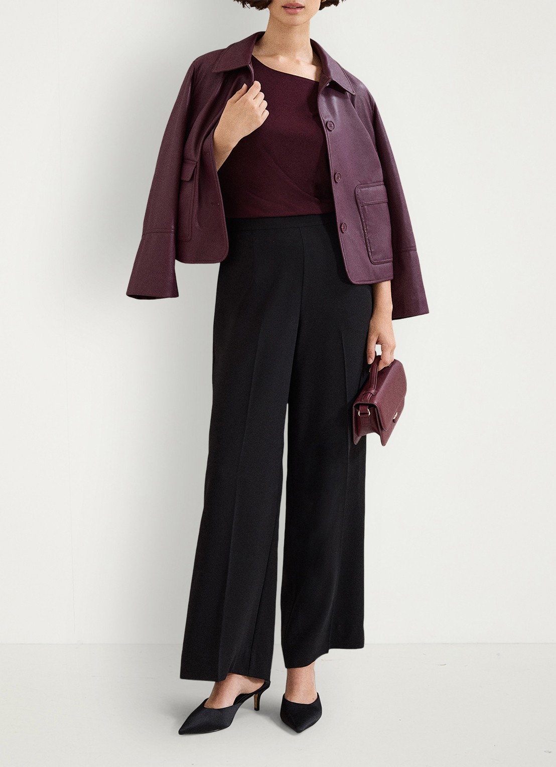 Phase Eight Samie top met asymmetrische hals - detail 6 bordeauxrood